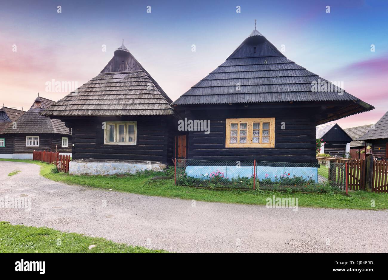 Vecchie case nel villaggio di Podbiel, Orava - Slovacchia Foto Stock