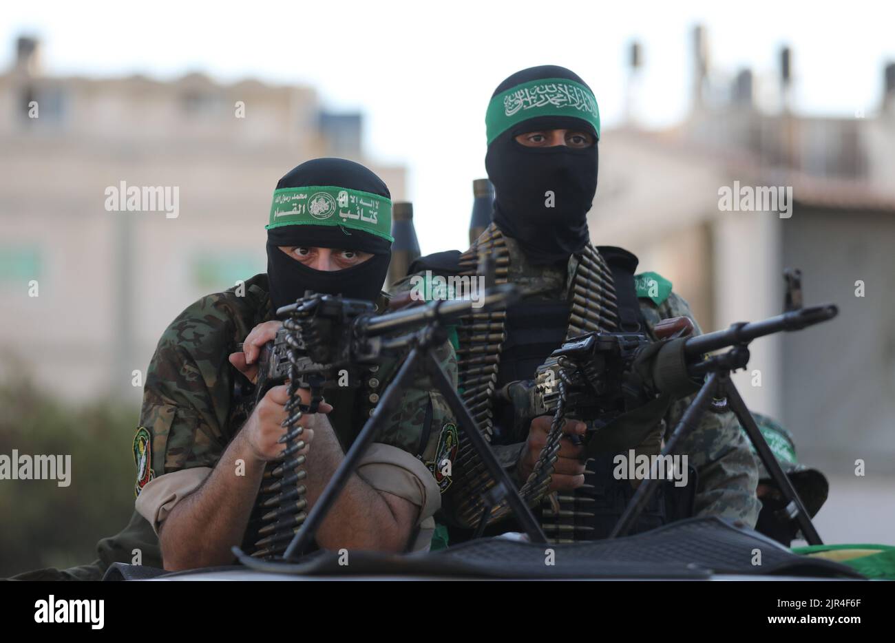 Uomini di guerra delle Brigate Izz al-DIN al-Qassam, l'ala militare di Hamas, durante una marcia militare anti-Israele a Gaza City, striscia di Gaza. Palestina. Foto Stock