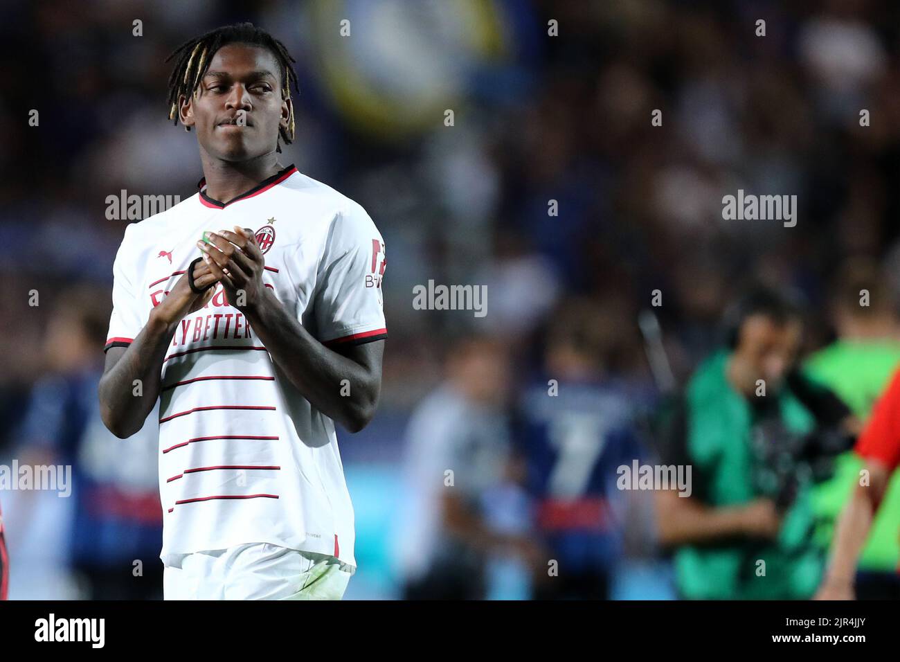 Bergamo, Italia . 21 agosto 2022, Rafael Leao dell'AC Milan guarda durante la Serie Una partita tra Atalanta BC e AC Milan allo Stadio Gewiss il 21 agosto 2022 a Bergamo. Foto Stock