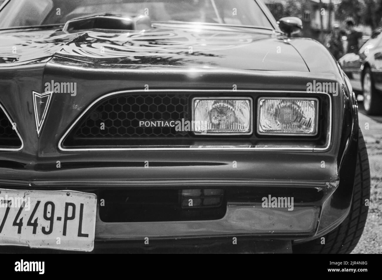 Un primo piano in scala di grigi di Pontiac Firebird Trans AM auto Foto Stock