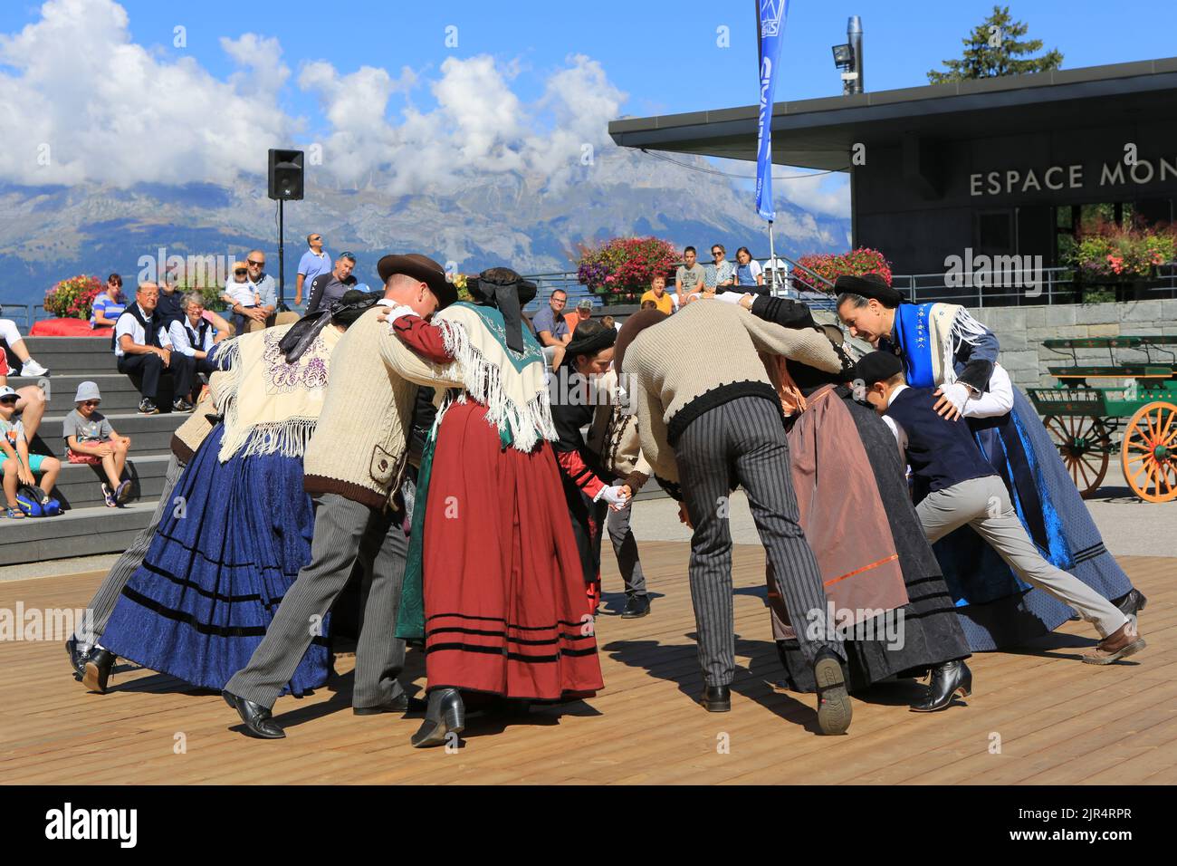 La Rioule. Danses folkloriques. Groupes folkloriques du Pays de Savoie. Espace Marie-Paradis. Saint-Gervais-les-Bains. Alta Savoia. Francia. Foto Stock