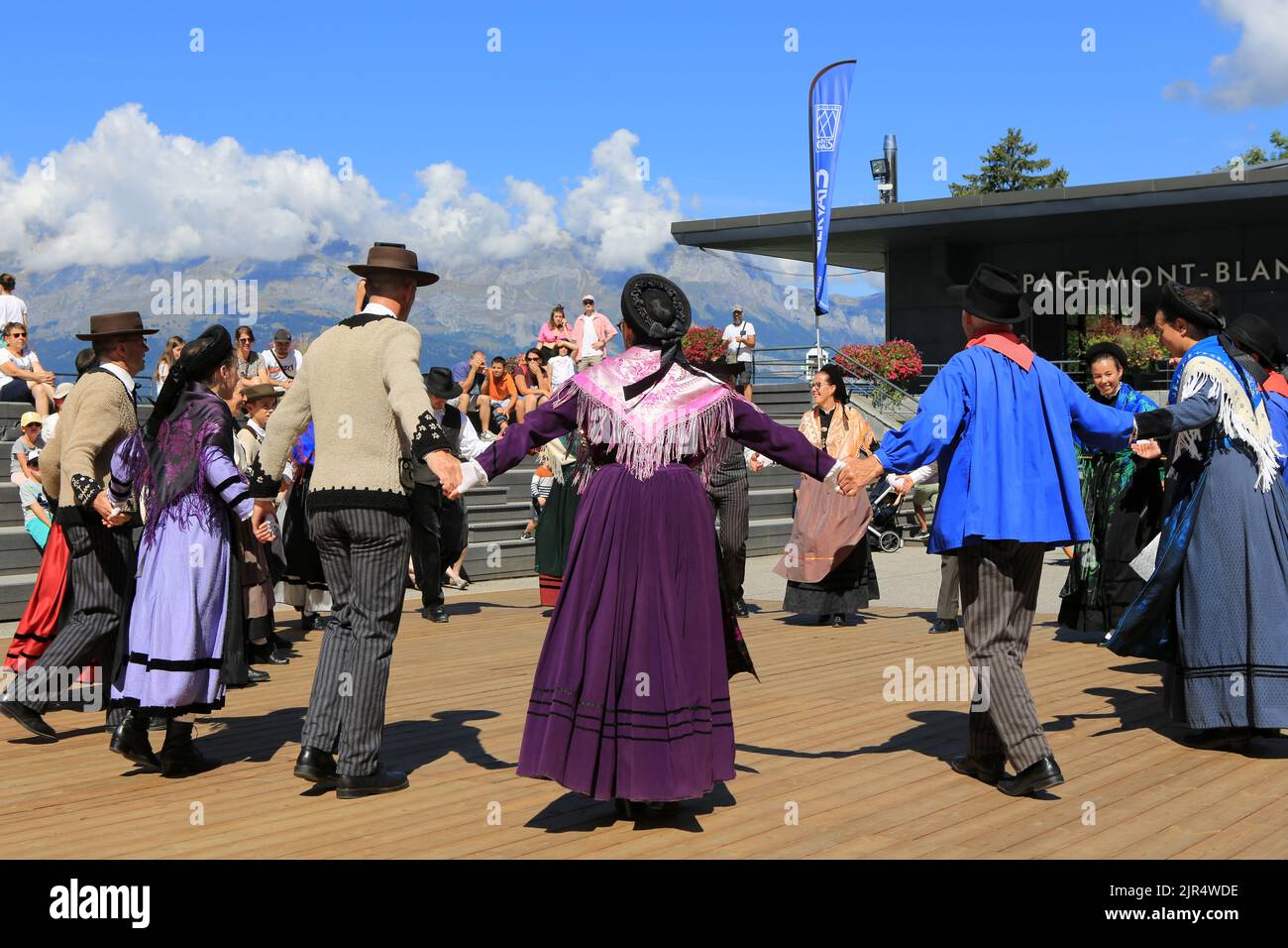 La Rioule. Danses folkloriques. Groupes folkloriques du Pays de Savoie. Espace Marie-Paradis. Saint-Gervais-les-Bains. Alta Savoia. Francia. Foto Stock