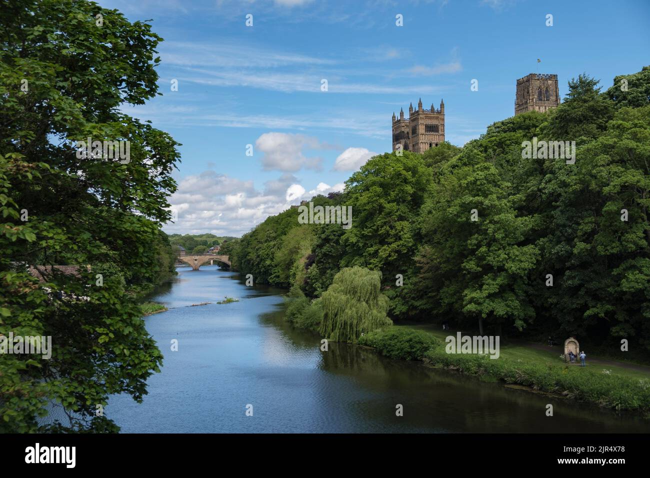 Durham Cathedral e River indossano dal Ponte dei prebends in una giornata estiva Foto Stock
