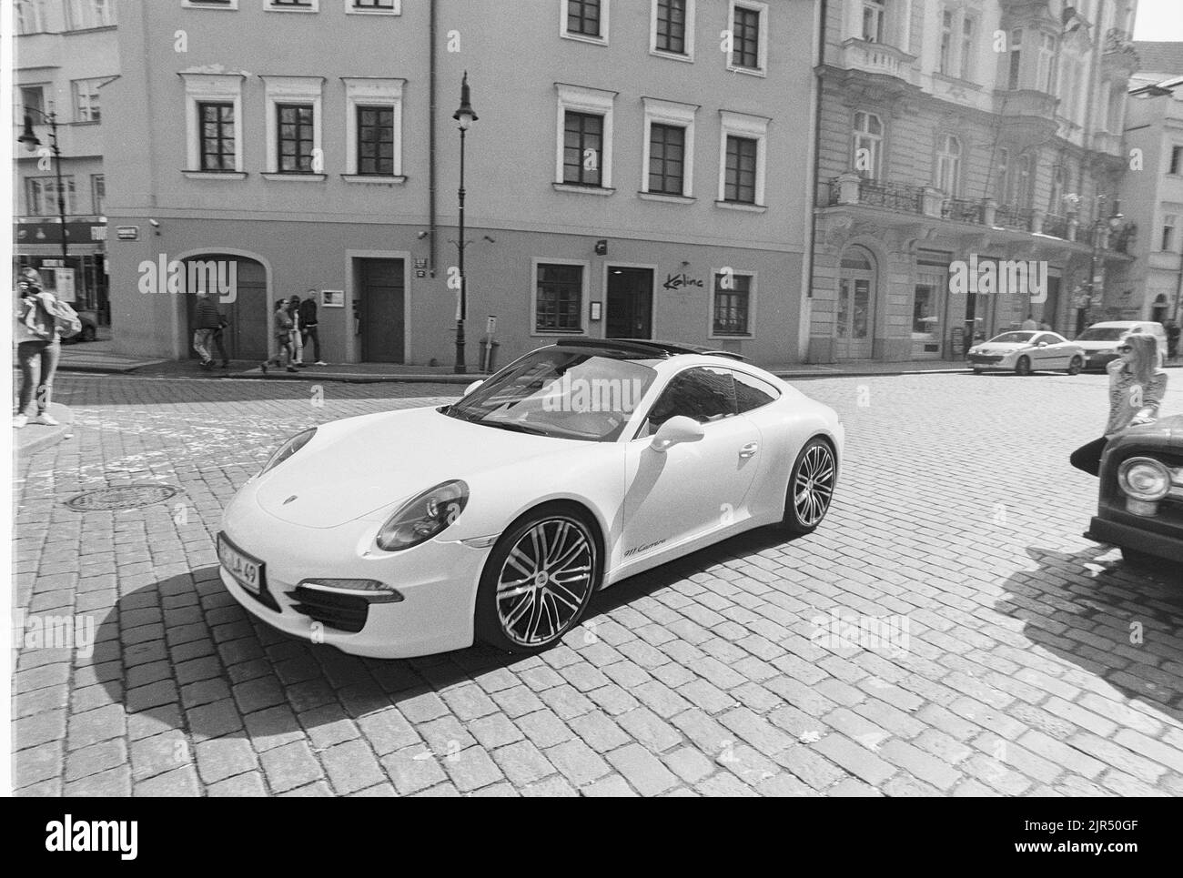 Una moderna Porsche 911 bianca tedesca per la strada Foto Stock