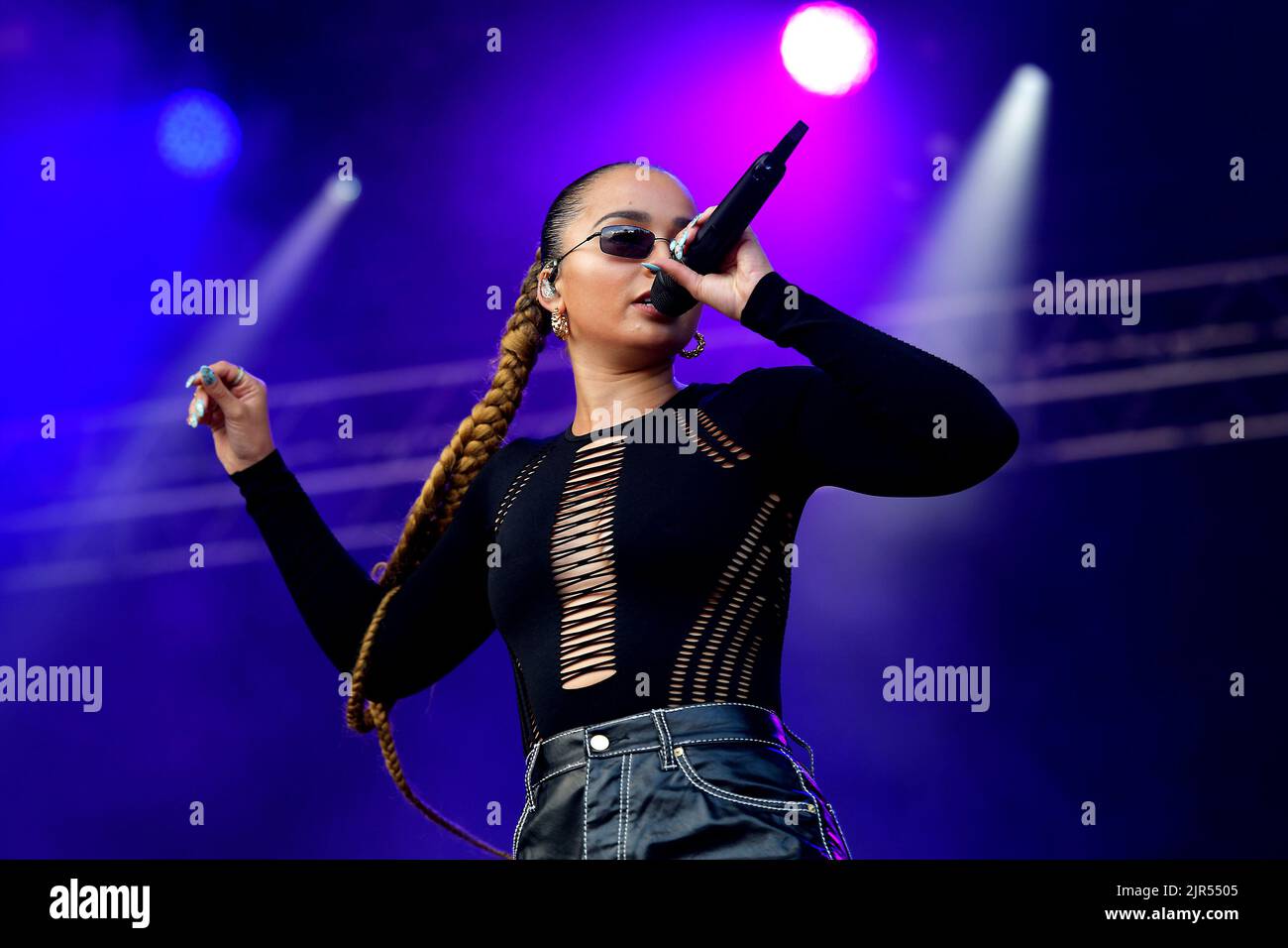 Ella Eyre, che si esibisce dal vivo al festival di musica dal vivo di Hardwick domenica 21st agosto 2022, Inghilterra, Regno Unito Foto Stock