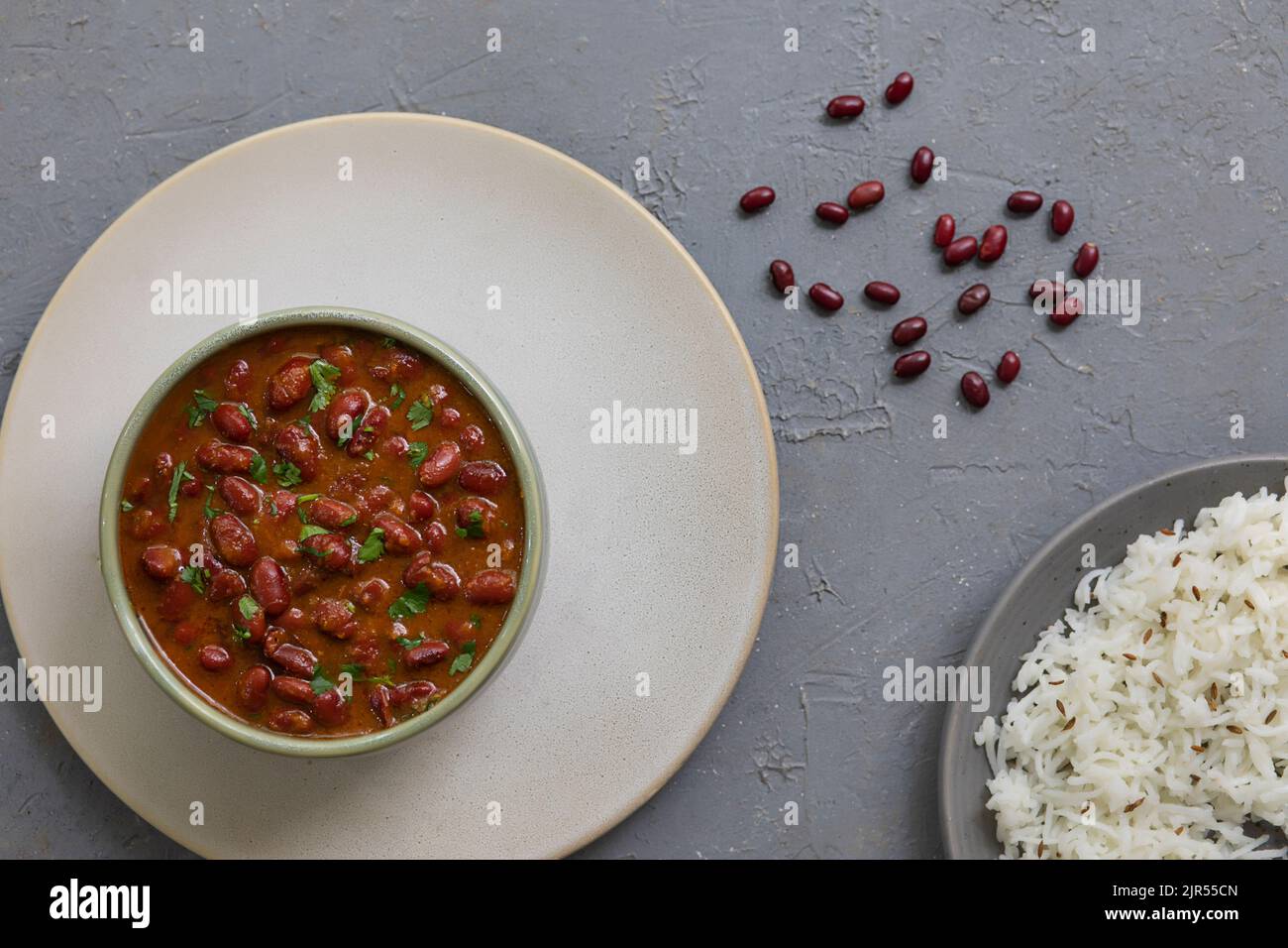 CURRY RAJMA GUARNITO SERVITO CON RISO COTTO Foto Stock