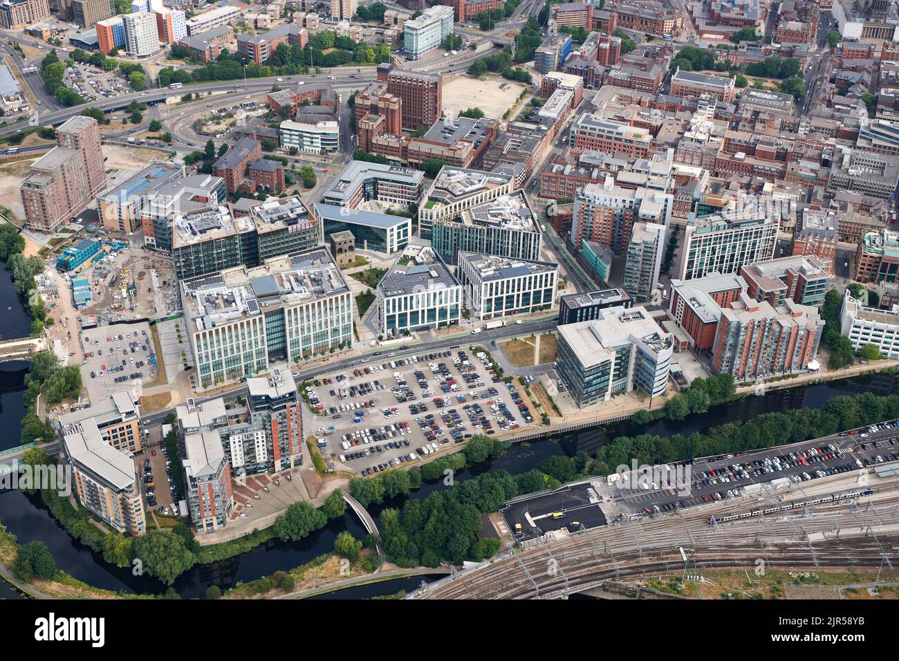 Una fotografia aerea dello sviluppo di Whitehall Place e del lungofiume, Leeds City Centre, West Yorkshire, Northern England, REGNO UNITO Foto Stock