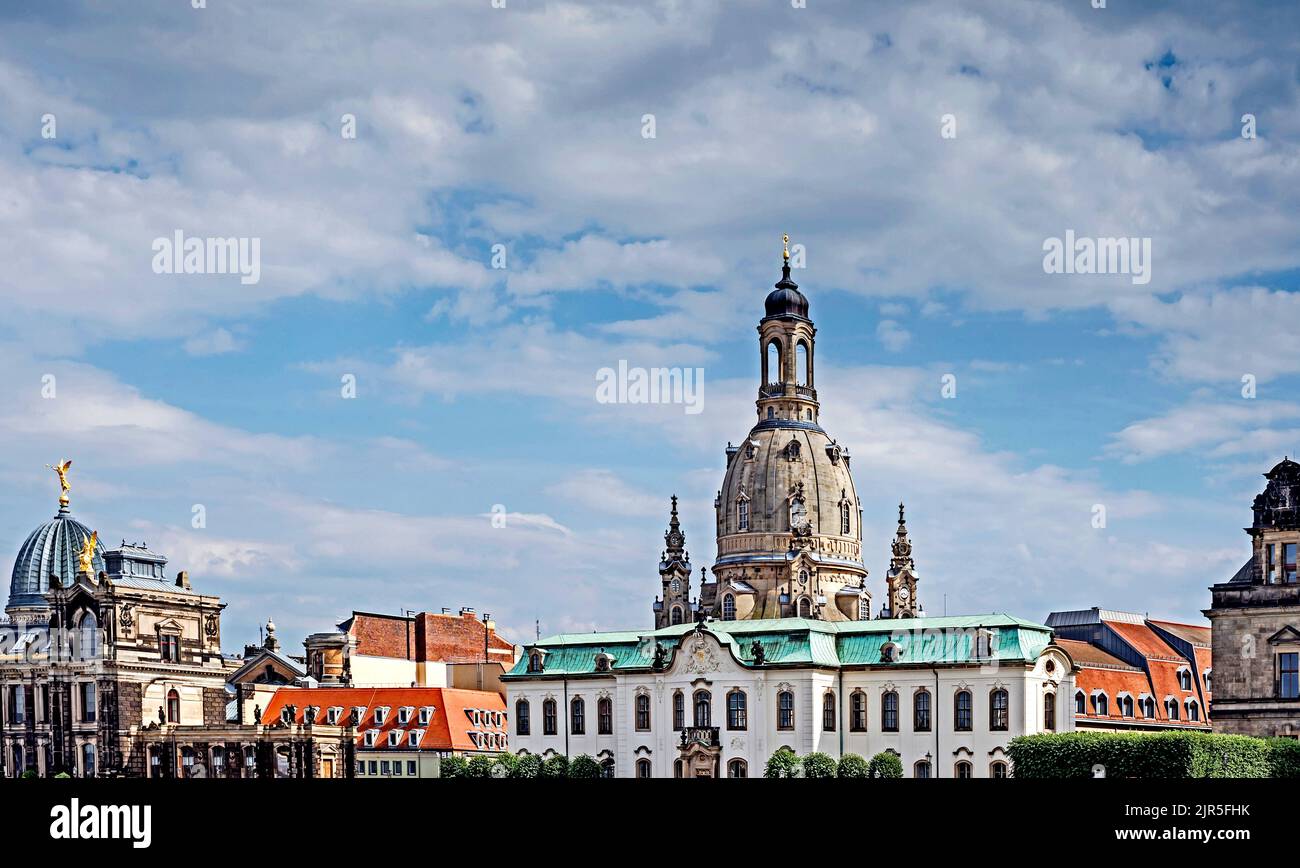 Dresda (Sachsen, Germania): Elbeufer mit Stadtansicht Foto Stock