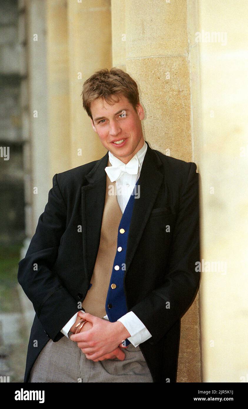 Foto del file datata 17/06/00 del Principe William a Eton, come il Duca e la Duchessa di Cambridge avranno tratto dalle loro esperienze di educazione quando sceglieranno Lambrook come scuola successiva per i loro tre figli. Foto Stock