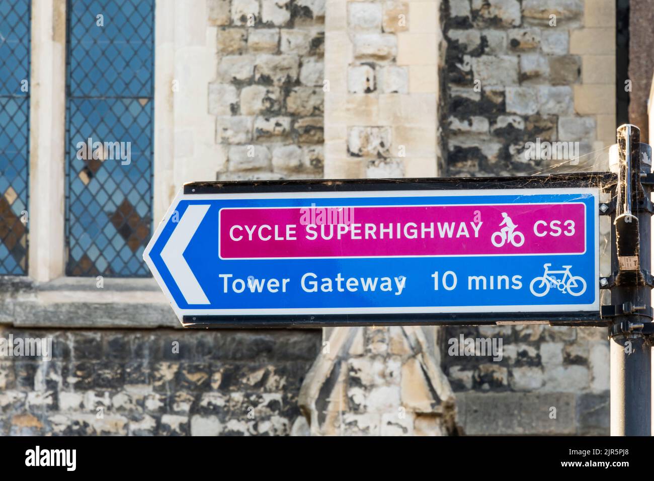 Un cartello per la Cycle Superhighway 3 a East London. Foto Stock