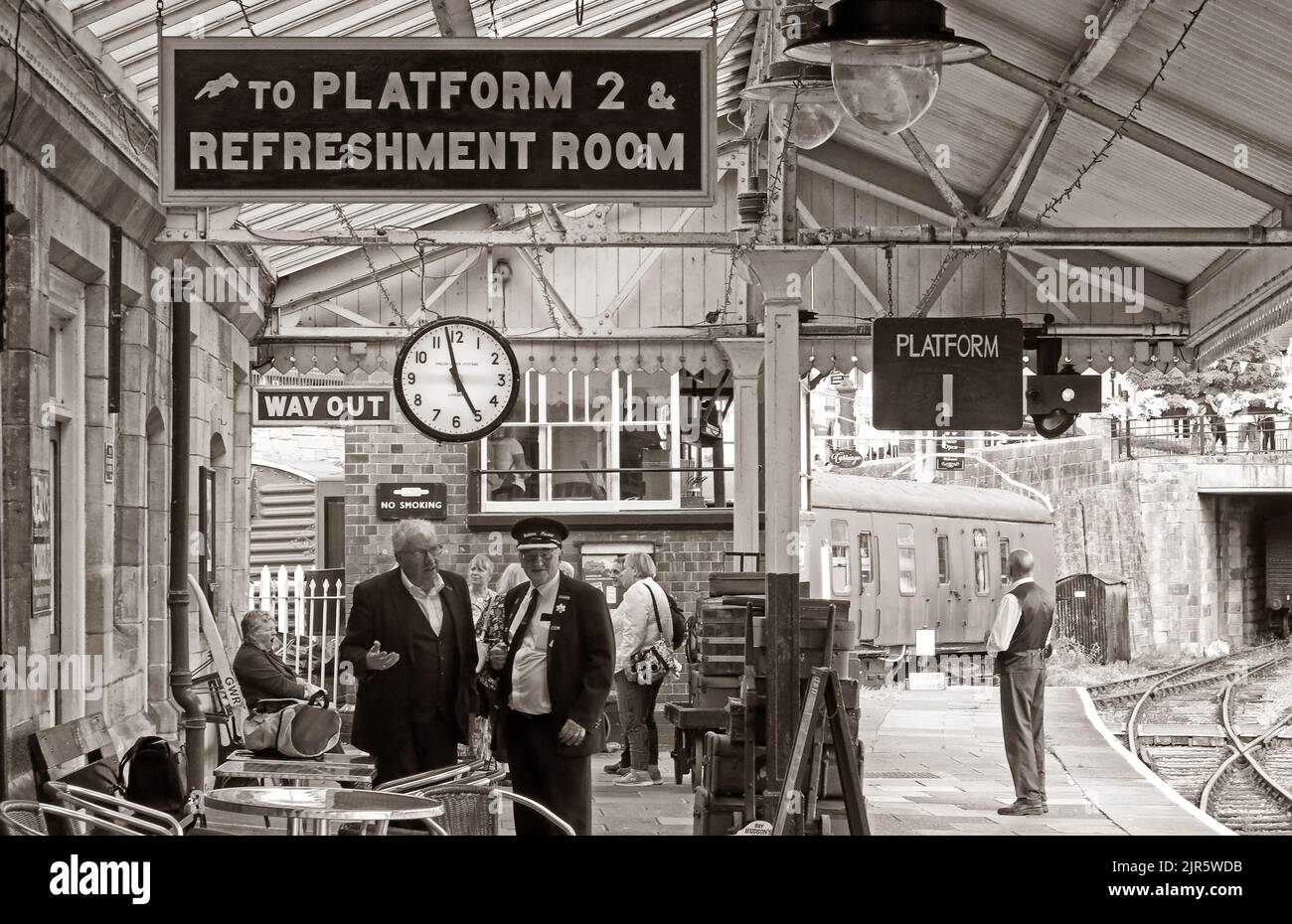 Piattaforma e sala ristoro, British Rail, piattaforma, Llangollen stazione ferroviaria, la stazione, 5 Abbey Rd, Llangollen, Galles, Regno Unito, LL20 8SN Foto Stock