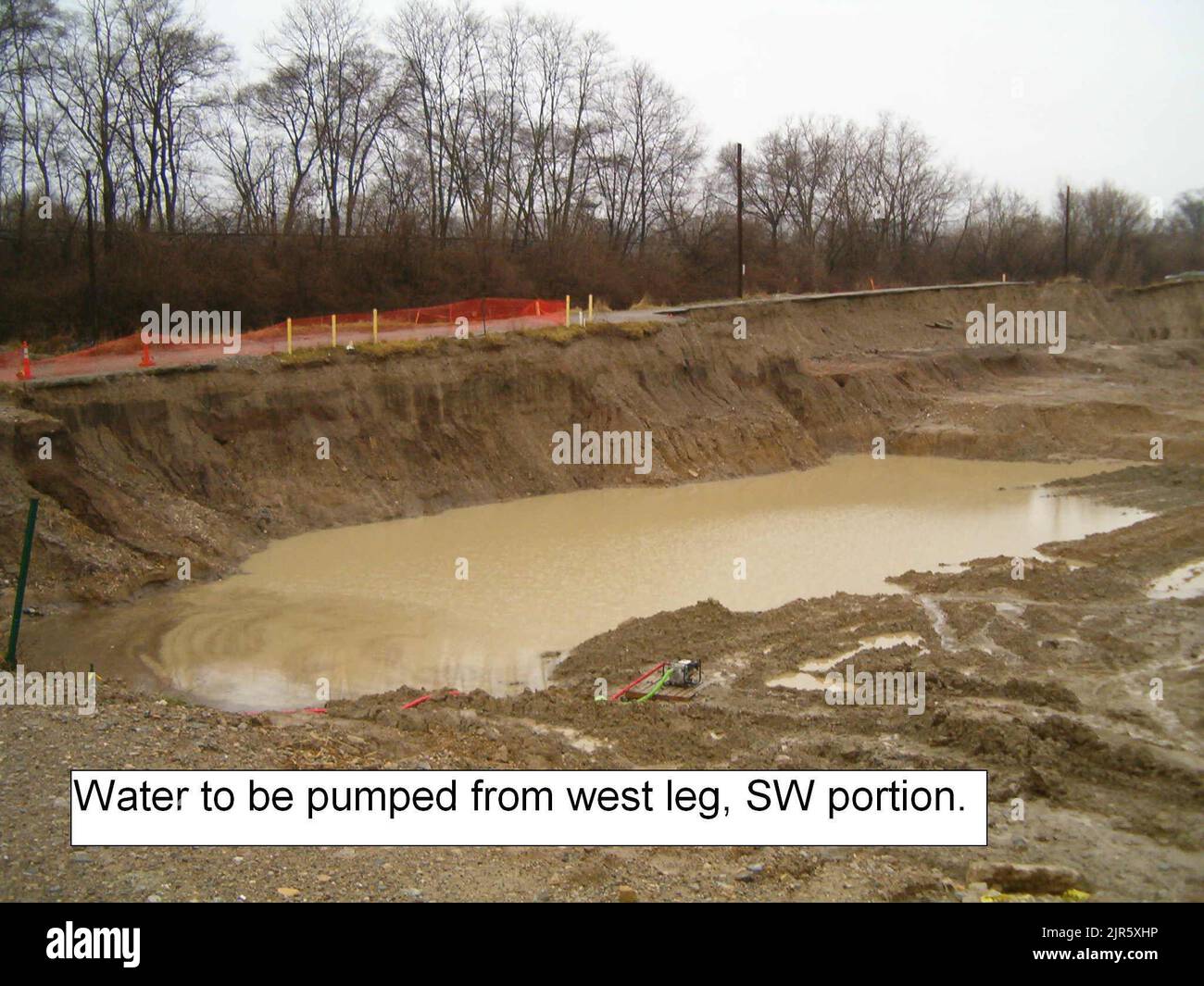 Acqua da pompare dalla gamba ovest, parte sud-ovest rivolta verso nord-ovest, unità operativa-1 - Area di discarica. Operazioni di pulizia ambientale presso il sito di Mound a Miamisburg, Ohio Foto Stock
