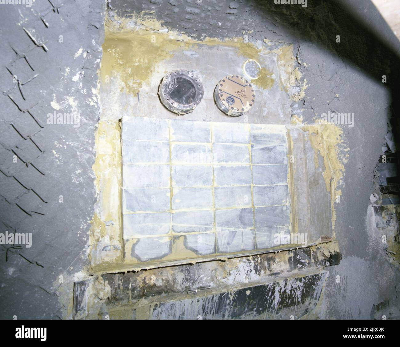 A92850 U12P DIAMANTI FORTUNE - PALLA DI FUOCO TEM. SCAD. 155 GRADI GRANT LOCKWOOD (PROJECT ENGINEER) MAR 26 92 EG&G/NTS PHOTO LAB DATA DI PUBBLICAZIONE: 3/26/1992 155 DEGREES; DIAMOND FORTUNE; DIAMOND FORTUNE TEST; EDGERTON, GERMESHAUSEN & GRIER; EG&G; ATTREZZATURA; ATTREZZATURA E STRUMENTI; ATTREZZATURA (SNL); ESPERIMENTO DI PALLA A FUOCO; TEMP. PALLA DI FUOCO ESPERIMENTO; STRUMENTI E ATTREZZATURE; NEVADA; NEVADA; NEVADA TEST SITE; NTS; TECNOLOGIA DELL'ENERGIA NUCLEARE; TEST NUCLEARI; TEST NUCLEARI; TUNNEL P; SITI DI TEST; GALLERIE; UGT; SOTTERRANEI; TEST SOTTERRANEI; IMMAGINI STORICHE DIAMOND FORTUNE-FIREBALL TEMP. 1972 - 2012. Dipartimento di Foto Stock