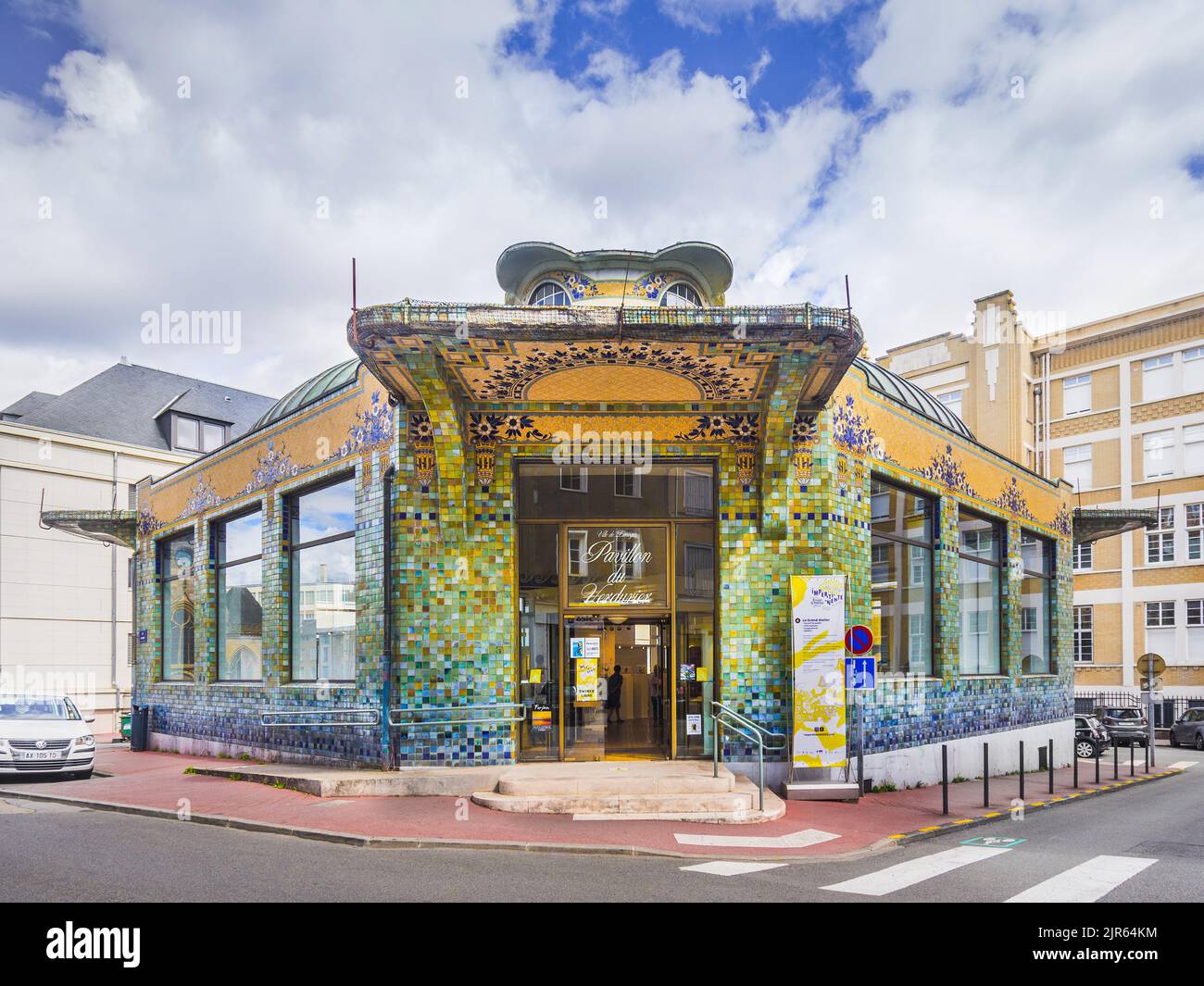 Esterno ceramica decorazione ottagonale 'Pavillon du Verdurier', costruito nel 1919, Limoges, Haute-Vienne (87), Francia. Foto Stock