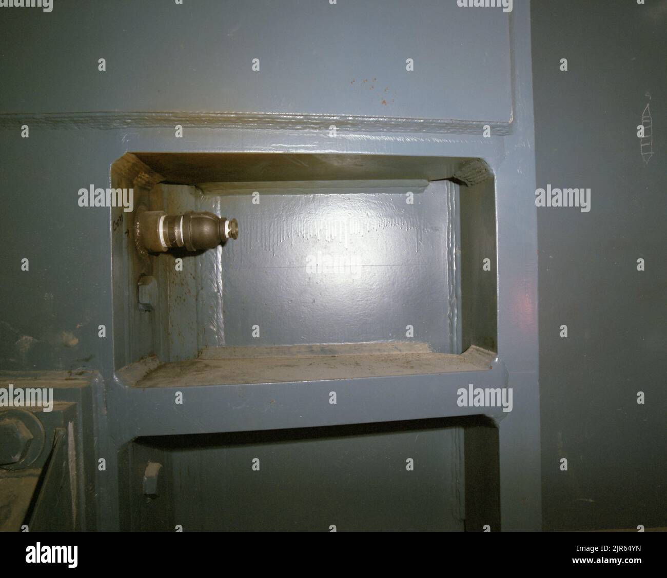 A910188 U12P DISTANT ZENITH STAC JOHN WEYDERT (PROJECT ENGINEER) FEB 27 91 BNC/NTS PHOTO LAB DATA DI PUBBLICAZIONE: 2/27/1991 DISTANT ZENITH; EDGERTON, GERMESHAUSEN & GRIER; EG&G; APPARECCHIATURA; ATTREZZATURE E STRUMENTI; STRUMENTI E ATTREZZATURE; STRUMENTI E ATTREZZATURE; NEVADA; NEVADA; NEVADA; SITO DI TEST; NTS; TECNOLOGIA DELL'ENERGIA NUCLEARE; P-TUNNEL; STAC; SITI DI PROVA; TUNNEL; UGT; TEST SOTTERRANEI; EFFETTI DELLE ARMI IMMAGINI STORICHE. 1972 - 2012. Dipartimento di energia. Amministrazione nazionale della sicurezza nucleare. Fotografie relative al test delle armi nucleari presso il sito di test del Nevada. Foto Stock