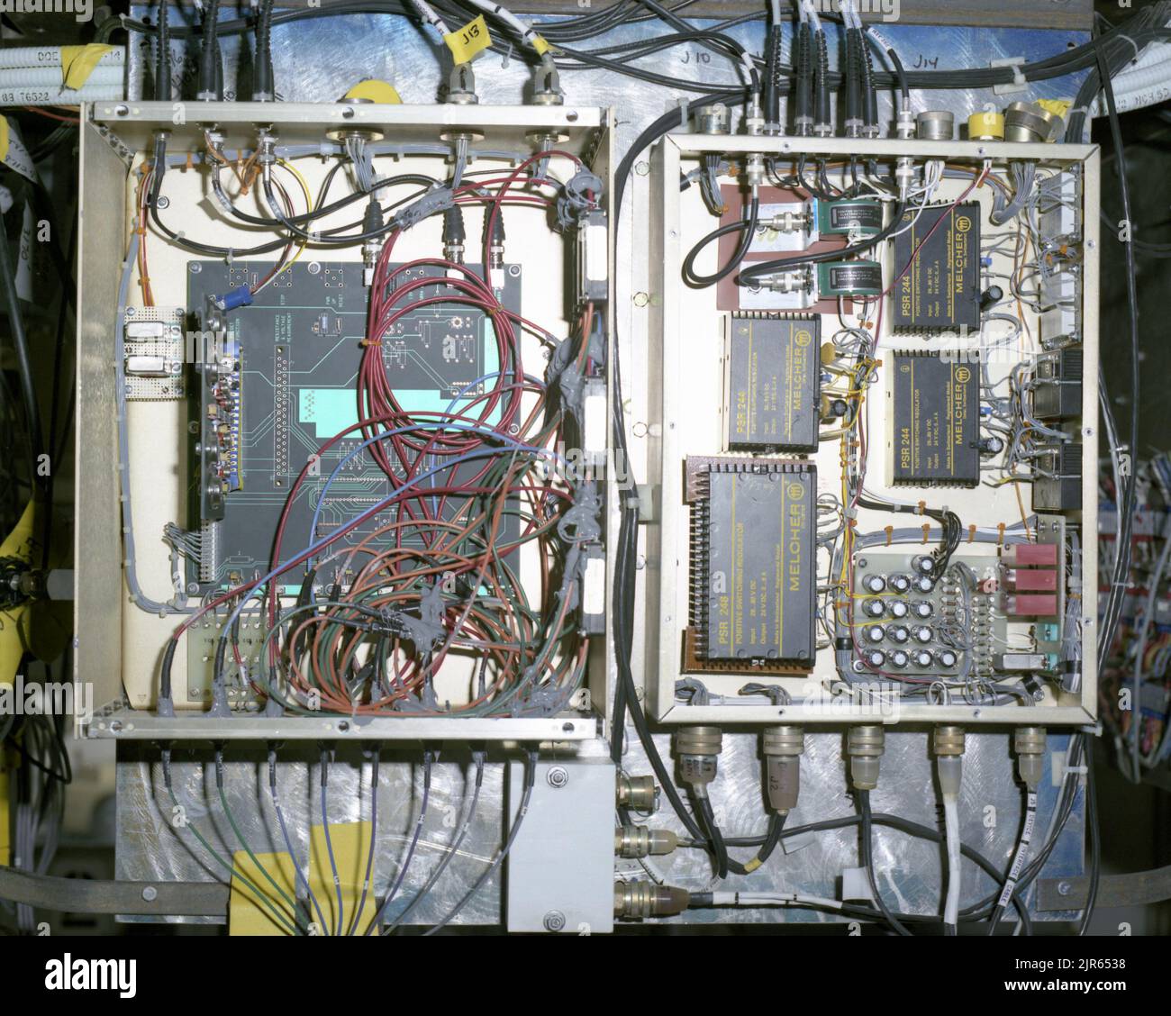 A910157 U19BA BEXAR PEDESTAL SHOTS RAY PEABODY (PROJECT ENGINEER) FEB 26 91 BNC/NTS PHOTO LAB DATA DI PUBBLICAZIONE: 2/26/1991 BEXAR; EDGERTON, GERMESHAUSEN & GRIER; EG&G; NEVADA; SITO DI PROVA DEL NEVADA; NTS; TECNOLOGIA DELL'ENERGIA NUCLEARE; COLPI A PIEDISTALLO; ALBERI; SITI DI TEST; UGT; TEST SOTTERRANEI; ARMI CORRELATE; FILI E CAVI; FILI immagini storiche. 1972 - 2012. Dipartimento di energia. Amministrazione nazionale della sicurezza nucleare. Fotografie relative al test delle armi nucleari presso il sito di test del Nevada. Foto Stock