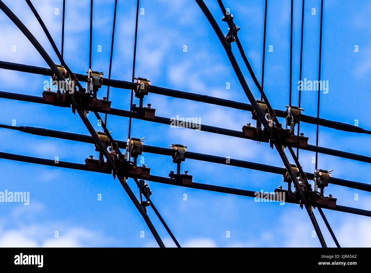 Linee elettriche aeree a 600 volt per il sistema di trasporto filobus Limoges - Limoges, Haute-Vienne (87), Francia. Foto Stock