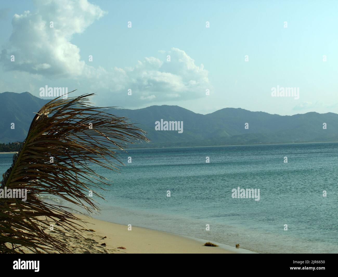 Paradise destinazione di viaggio in una serena spiaggia di sabbia bianca relax. Foto Stock