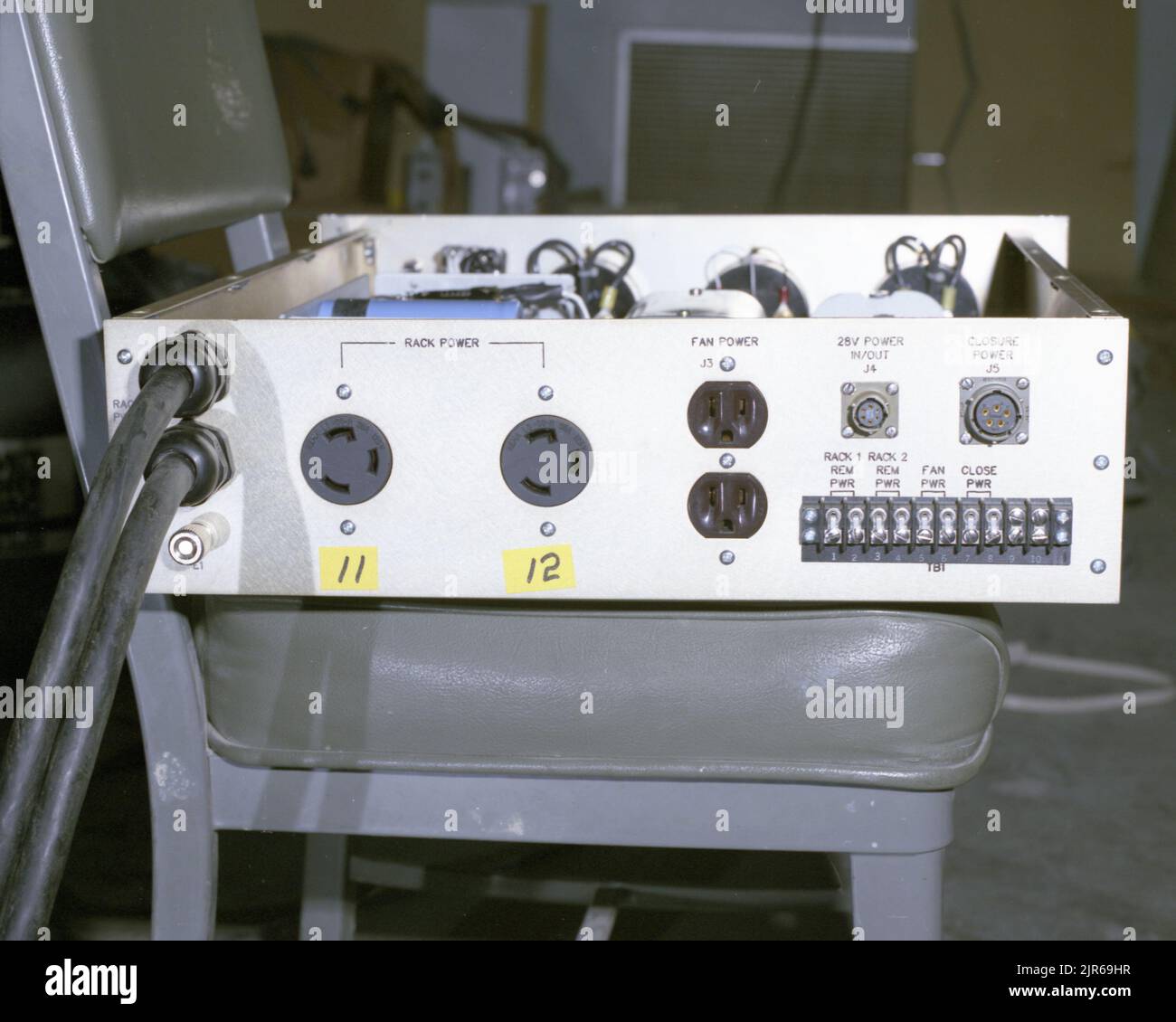 A900103 U12N CONTROLLO DI POTENZA A DOPPIO RACK PER CAVE MINERALI BEDEAUX (PROJECT ENGINEER) JAN 9 90 EG&G/NTS PHOTO LAB DATA DI PUBBLICAZIONE: 1/9/1990 CONTROLLO DI POTENZA A DOPPIO RACK; EDGERTON, GERMESHAUSEN & GRIER; EG&G; APPARECCHIATURA; ATTREZZATURE E STRUMENTI; STRUMENTI E ATTREZZATURE; STRUMENTI E ATTREZZATURE; CAVA MINERALE; TUNNEL N; NEVADA; NEVADA TEST SITE; NTS; TECNOLOGIA DELL'ENERGIA NUCLEARE; CONTROLLO DI POTENZA; SITI DI PROVA; GALLERIE; UGT; TEST SOTTERRANEI; EFFETTI DELLE ARMI; FILI e CAVI; IMMAGINI storiche DEI FILI. 1972 - 2012. Dipartimento di energia. Amministrazione nazionale della sicurezza nucleare. Fotografie relative a Nuclear We Foto Stock