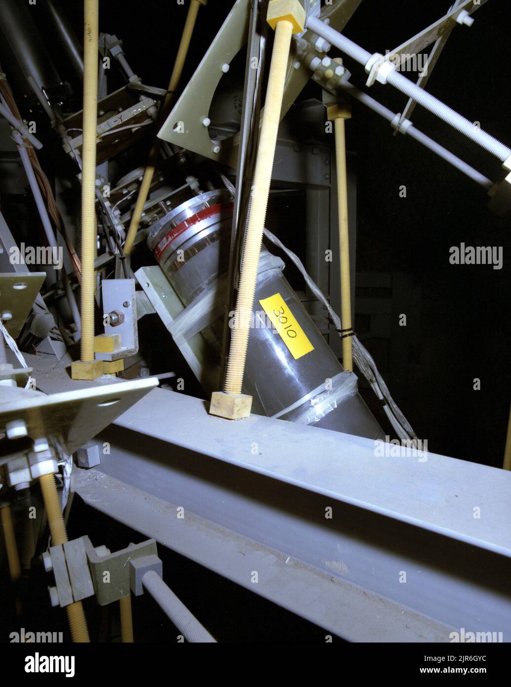 NTS A88 923 09-30-88 SANDIA NATIONAL LABS U12N MISTY ECHO GAGES IMM INSTALLATI VASQUEZ (PROJECT ENGINEER) DATA DI PUBBLICAZIONE: 9/30/1988 GAGES; GAGES IMM INSTALLATI; COSTRUZIONE DI METALLO (INTRICATO); BARRE E TRAVI METALLICHE; MISTY ECHO; NEVADA; NEVADA TEST SITE; NTS; TECNOLOGIA DELL'ENERGIA NUCLEARE; TEST NUCLEARI; TEST NUCLEARI; NUTS & BOLTS; LABORATORI NAZIONALI SANDIA; SITI DI PROVA; GALLERIE; U12N; U12N MISTY ECHO; UGT; SOTTOTERRA; TEST SOTTERRANEI; EFFETTI DELLE ARMI; IMMAGINI STORICHE DELLA TECNOLOGIA DELLE ARMI. 1972 - 2012. Dipartimento di energia. Amministrazione nazionale della sicurezza nucleare. Fotografie relative a N Foto Stock