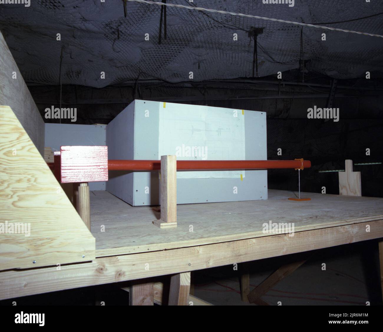 A88225 U12N MISTY ECHO MODELLO IN SCALA 1/5 CHEAL/DONAHOE (INGEGNERE DI PROGETTO) FEB 5 88 EG&G/NTS PHOTO LAB DATA DI PUBBLICAZIONE: 2/5/1988 1/5 MODELLO IN SCALA; EDGERTON, GERMESHAUSEN & GRIER; EG&G; APPARECCHIATURA; APPARECCHIATURE E STRUMENTI; STRUMENTI E APPARECCHIATURE; MISTY ECHO; NEVADA; NEVADA; NEVADA; SITO DI TEST; NTS; TECNOLOGIA DELL'ENERGIA NUCLEARE; PROVE NUCLEARI; PROVE NUCLEARI; SITI DI PROVA; UGT; SOTTOTERRA; PROVE SOTTERRANEE; U12N IMMAGINI STORICHE DI MISTY ECHO. 1972 - 2012. Dipartimento di energia. Amministrazione nazionale della sicurezza nucleare. Fotografie relative al test delle armi nucleari presso il sito di test del Nevada. Foto Stock