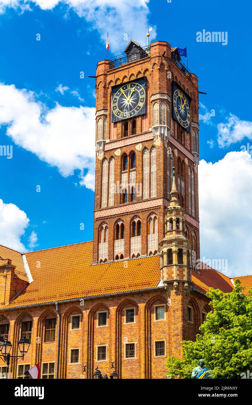 Torre dell'Orologio del Vecchio Municipio che ospita il Museo Regionale di Torun (Ratusz Staromiejski), Torun, Polonia Foto Stock