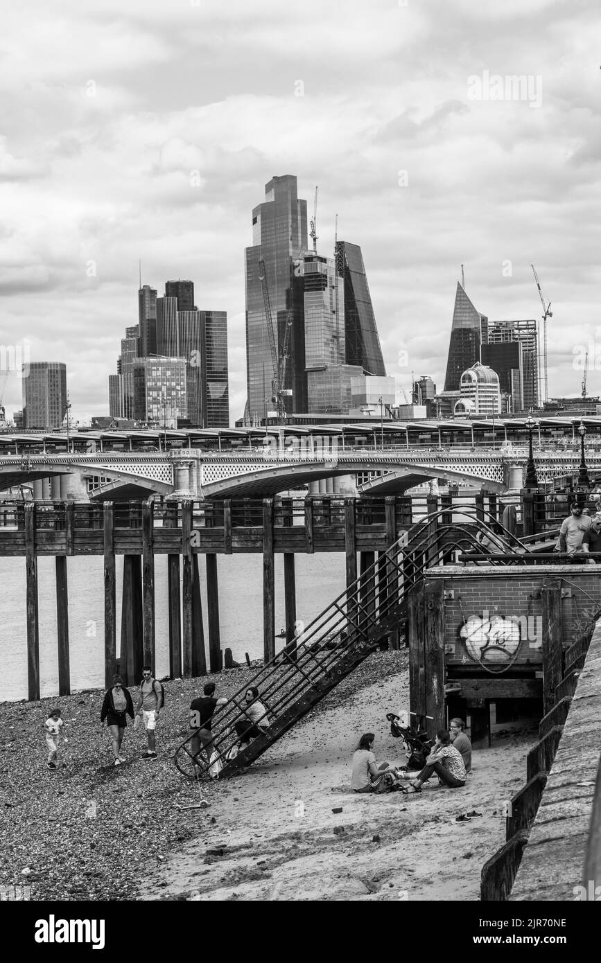 Londra lungo il Tamigi Foto Stock