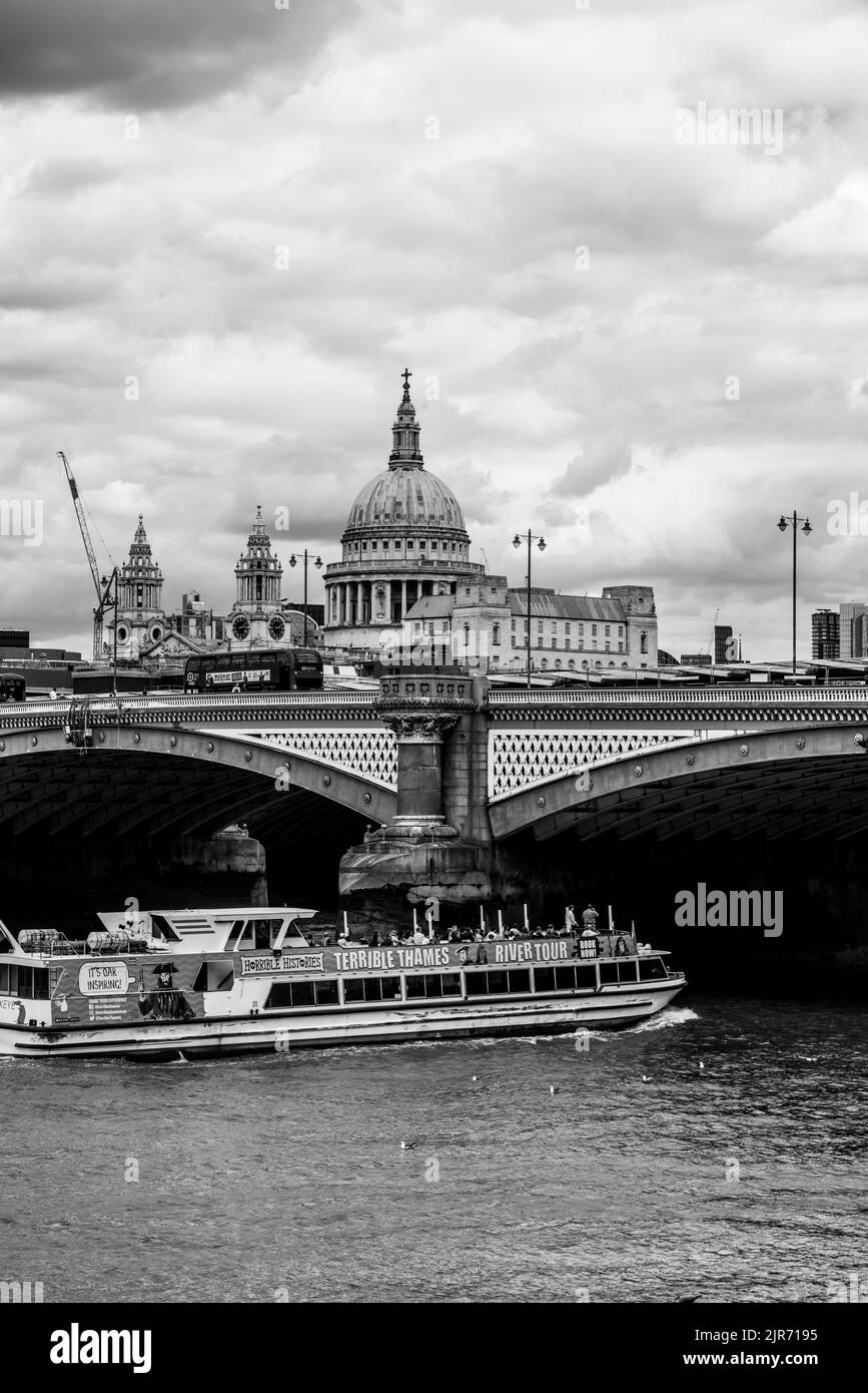 Londra lungo il Tamigi Foto Stock
