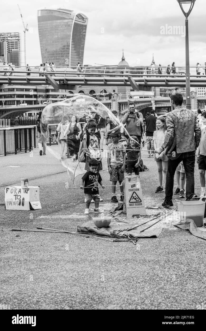 Londra lungo il Tamigi Foto Stock