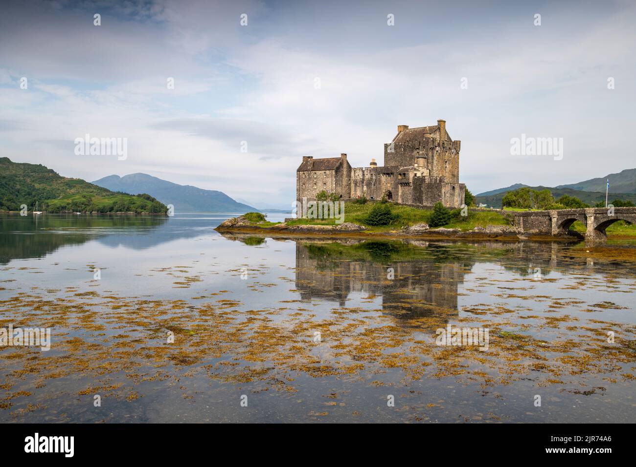 Eilean Donan Castle vicino a Dornie in Scozia, Regno Unito Foto Stock
