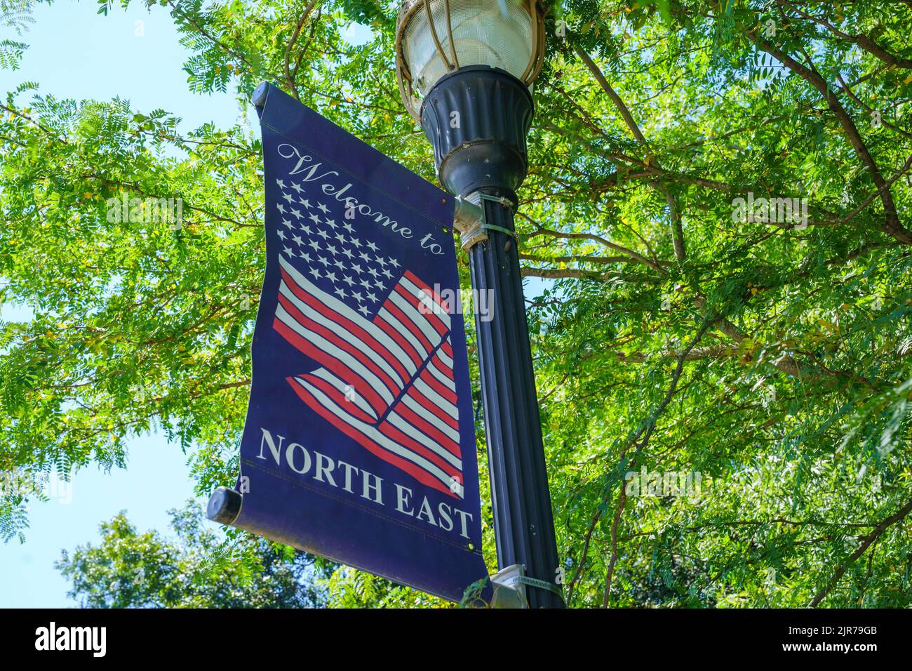 North East, MD, USA - 19 agosto 2022: Un cartello di benvenuto a North East. La città si trova nella contea di Cecil, Maryland. Foto Stock