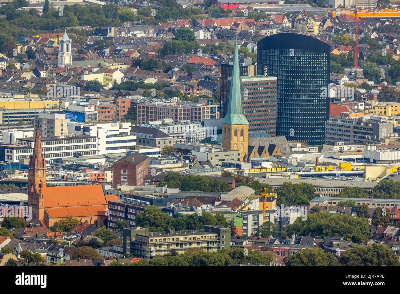 Vista del centro con la Chiesa del Santo Sepolcro, la Chiesa luterana di San Pietro, Sparkassenhochhaus e la Torre RWE nel quartiere cittadino di Dortmund, R. Foto Stock