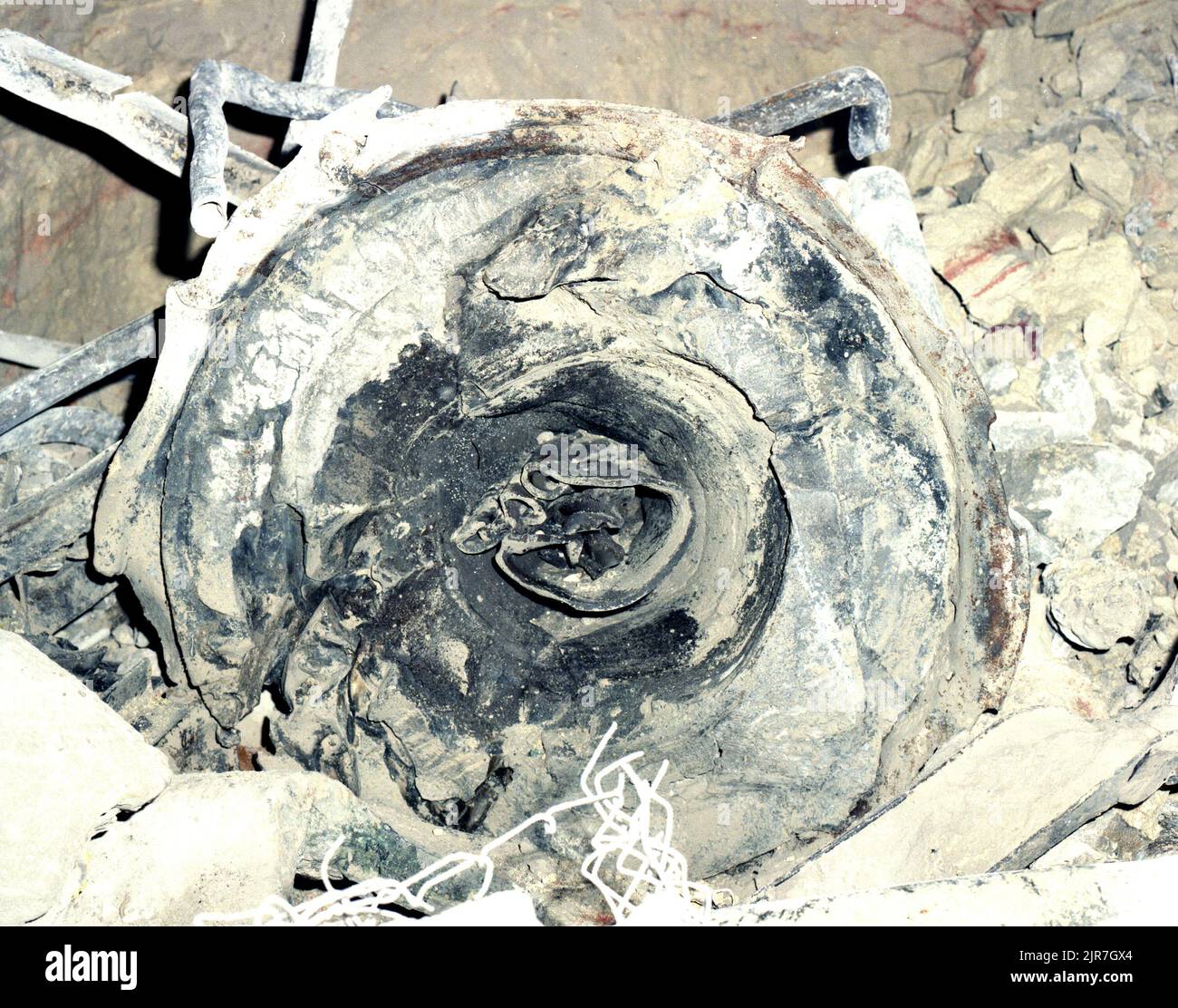 A840220 U12N MEZZANOTTE ZEPHYR MINEBACK A FAC LES HILL (PROJECT ENGINEER) FEB 17 84EG&G/NTS PHOTO LAB DATA DI PUBBLICAZIONE: 2/17/1984 VALUTAZIONE DEI DANNI; EDGERTON, GERMESHAUSEN & GRIER; EG&G; APPARECCHIATURE E STRUMENTI; APPARECCHIATURA (SNL); RECUPERO FAC; CHIUSURA AD AZIONE RAPIDA; CANCELLI (APERTURE); STRUMENTI E APPARECCHIATURE; MIDNIGHT ZEPHYR; MIDNIGHT ZEPHYR TEST; MINEBACK; MINEBACK A FAC; N-TUNNEL; NEVADA; NEVADA TEST SITE; NTS; TECNOLOGIA NUCLEARE; TEST NUCLEARI; TEST NUCLEARI; DANNI POST-SHOT; SITI DI TEST; UGT; SOTTERRANEI; TEST IN SOTTERRANEO; MEZZANOTTE ZEPHYR-FAC MINEBACK IMMAGINI STORICHE. 1972 - 2 Foto Stock