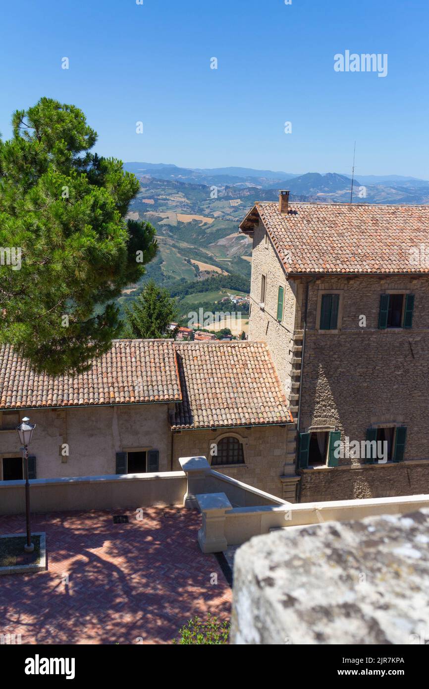 Architettura e paesaggio della Repubblica di San Marino. Foto di alta qualità Foto Stock