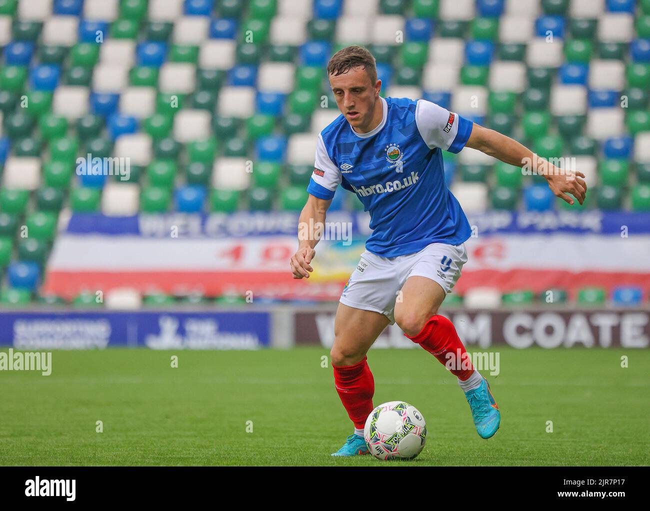 Windsor Park, Belfast, Irlanda del Nord, Regno Unito. 14 ago 2022. Danske Bank Premiership – Linfield / Portadown. Giocatore di calcio in azione Linfield Joel Cooper (9). Foto Stock