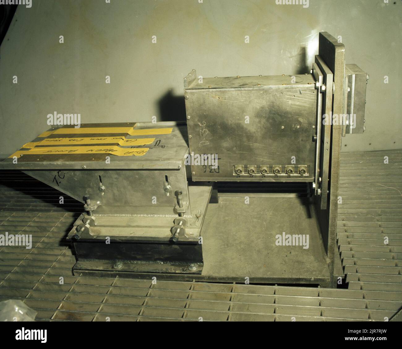 A821360 U12N TUBO DIAGNOSTICO DI ATTERRAGGIO HURON BAFF (INGEGNERE DI PROGETTO) AGO 15 82 EG&G/NTS PHOTO LAB DATA DI PUBBLICAZIONE: 8/15/1982 TUBO DIAGNOSTICO; EDGERTON, GERMESHAUSEN & GRIER; EG&G; APPARECCHIATURE; ATTREZZATURE E STRUMENTI; ATTERRAGGIO HURON; STRUMENTI; STRUMENTI E ATTREZZATURE; NEVADA; SITO DI PROVA DEL NEVADA; NTS; TECNOLOGIA DELL'ENERGIA NUCLEARE; TEST NUCLEARI; TEST NUCLEARI; SITI DI TEST; UGT; SOTTERRANEI; TEST SOTTERRANEI; IMMAGINI STORICHE DI ATTERRAGGIO-DIAGNOSTICA DI U12N-HURON. 1972 - 2012. Dipartimento di energia. Amministrazione nazionale della sicurezza nucleare. Fotografie relative al test delle armi nucleari presso il Nevada te Foto Stock