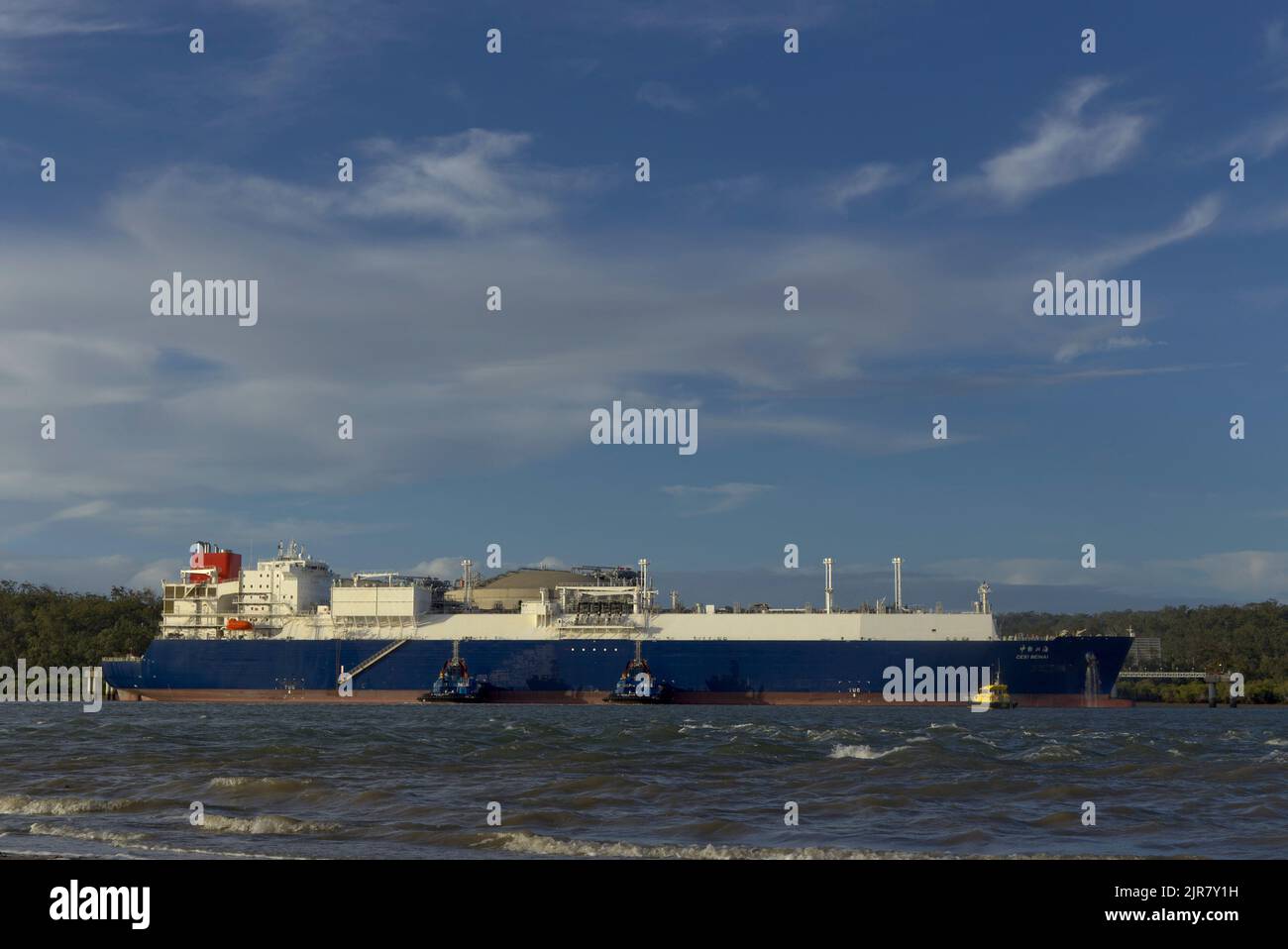 LNG Tanker Cesi Beihai ormeggio al Terminal uno stabilimento CPLNG sull'isola di Curtis vicino a Gladstone Queensland Australia Foto Stock