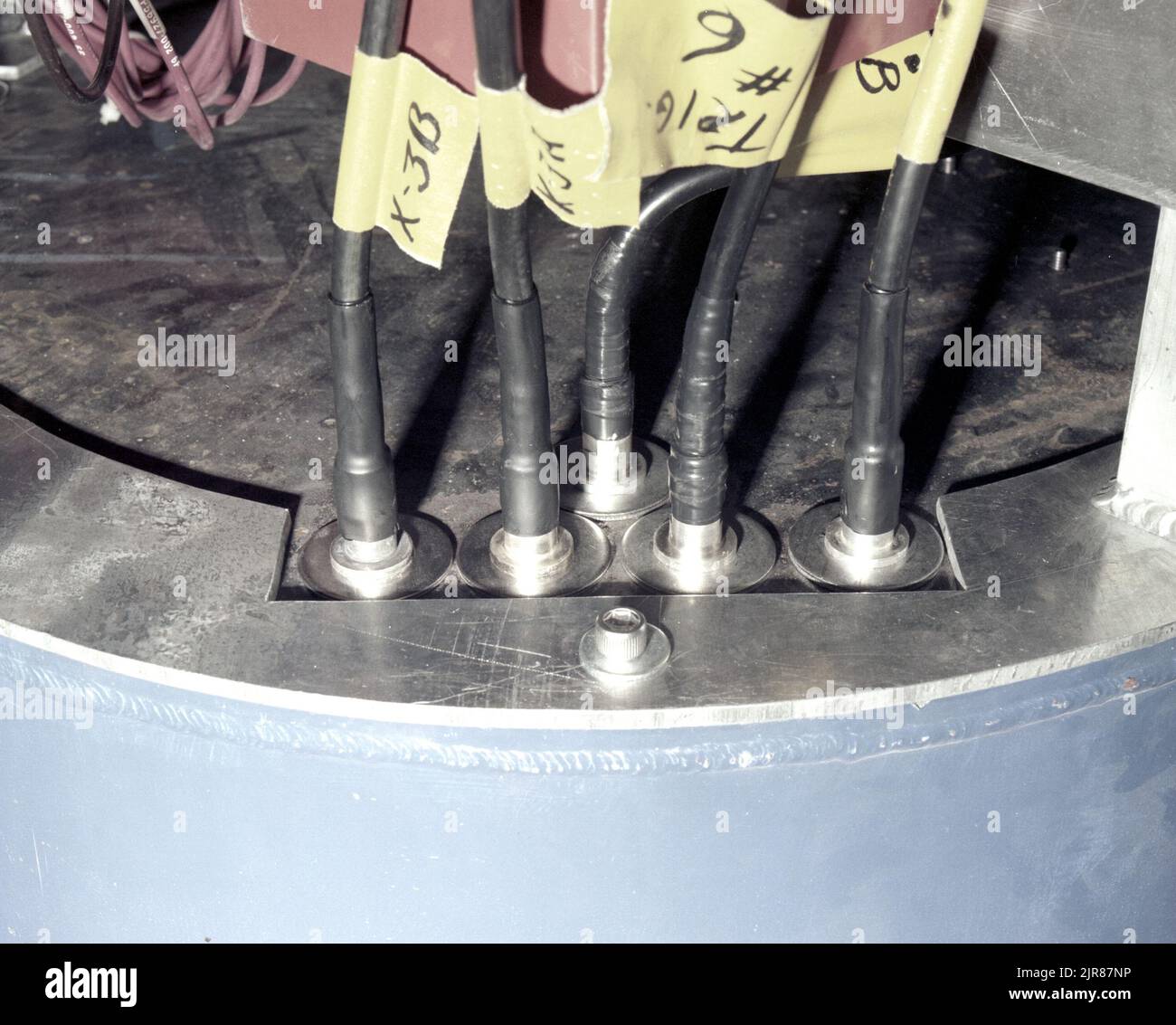 A790543 U10BD PARA TOUCAN INSTALLATION LAWRENCE SKENANDORE (PROJECT ENGINEER) AGO 20 79 EG&G/NTS PHOTO LAB DATA DI PUBBLICAZIONE: 8/20/1979 CAVI; EDGERTON, GERMESHAUSEN & GRIER; EG&G; APPARECCHIATURE; ATTREZZATURE E STRUMENTI; INSTALLAZIONE; STRUMENTI E ATTREZZATURE; STRUMENTI E ATTREZZATURE; NEVADA; SITO DI PROVA DEL NEVADA; NTS; TECNOLOGIA DELL'ENERGIA NUCLEARE; ESPLOSIONI NUCLEARI; PARA; SITI DI PROVA; INSTALLAZIONE TOUCAN; UGT; SOTTERRANEI; TEST SOTTERRANEI; IMMAGINI storiche DI FILI e CAVI. 1972 - 2012. Dipartimento di energia. Amministrazione nazionale della sicurezza nucleare. Fotografie relative al test delle armi nucleari su Foto Stock