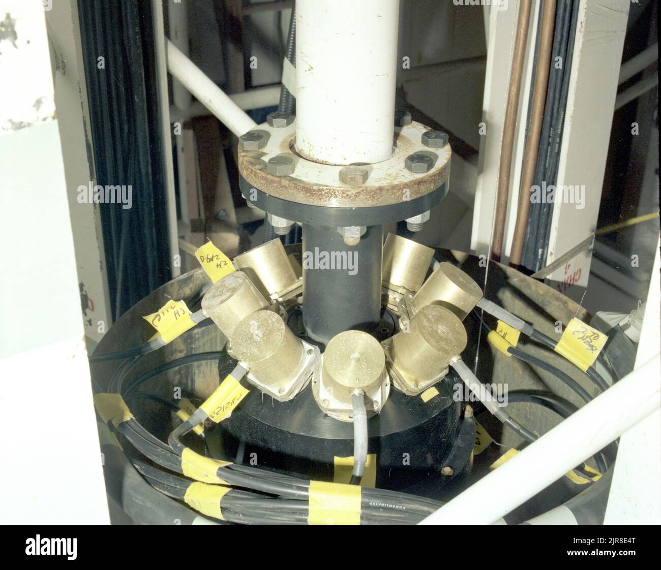 A780232 U7AY TOPMAST INSTALLAZIONE TDR MCKOWN(PROJECT ENGINEER) FEB 27 78EG&G/NTS PHOTO LAB DATA DI PUBBLICAZIONE: 2/27/1978 EDGERTON, GERMESHAUSEN & GRIER; EG&G; NEVADA; NEVADA TEST SITE; NTS; TECNOLOGIA DELL'ENERGIA NUCLEARE; ALBERI; INSTALLAZIONE DI TDR; SITI DI PROVA; TOPMAST; UGT; TEST SOTTERRANEI; ARMI CORRELATE; FILI E CAVI; Immagini storiche DI INSTALLAZIONE TDR. 1972 - 2012. Dipartimento di energia. Amministrazione nazionale della sicurezza nucleare. Fotografie relative al test delle armi nucleari presso il sito di test del Nevada. Foto Stock