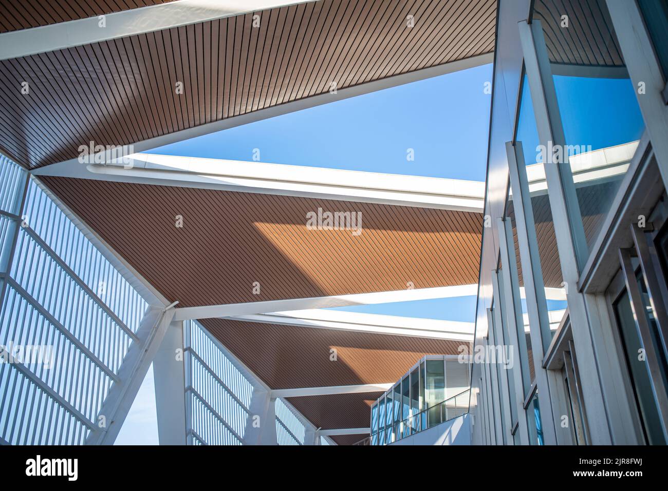 Costruzione di una struttura a tetto di architettura moderna Foto Stock