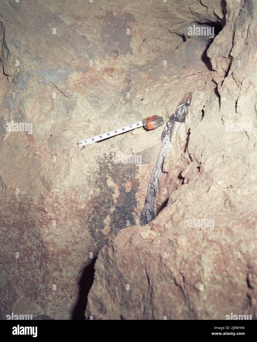 A771330 U12G FAST GATE MINEBACK CHARLES GULICK (PROJECT ENGINEER) AGO 2 77 EG&G/NTS PHOTO LAB DATA DI PUBBLICAZIONE: 8/2/1977 EDGERTON, GERMESHAUSEN & GRIER; EG&G; APPARECCHIATURE E STRUMENTI; FAST GATE MINEBACK; GULICK, CHARLES; STRUMENTI E APPARECCHIATURE; MISURATO; MISURAZIONE E RELAZIONE; DISPOSITIVI DI MISURAZIONE (UTENSILE EXC; STRUMENTI DI MISURAZIONE; NEVADA; PUNTO DI PROVA NEVADA; NTS; TECNOLOGIA NUCLEARE; PROVE NUCLEARI; PROVE NUCLEARI; ROCCE E MINERALI (VARI); ROCCE (VARI); MISURE A NASTRO; SITI DI PROVA; UGT; SOTTOTERRA; PROVE SOTTERRANEE; U12G-FAST GATE MINEBACK IMMAGINI STORICHE. 1972 - 2012. D Foto Stock