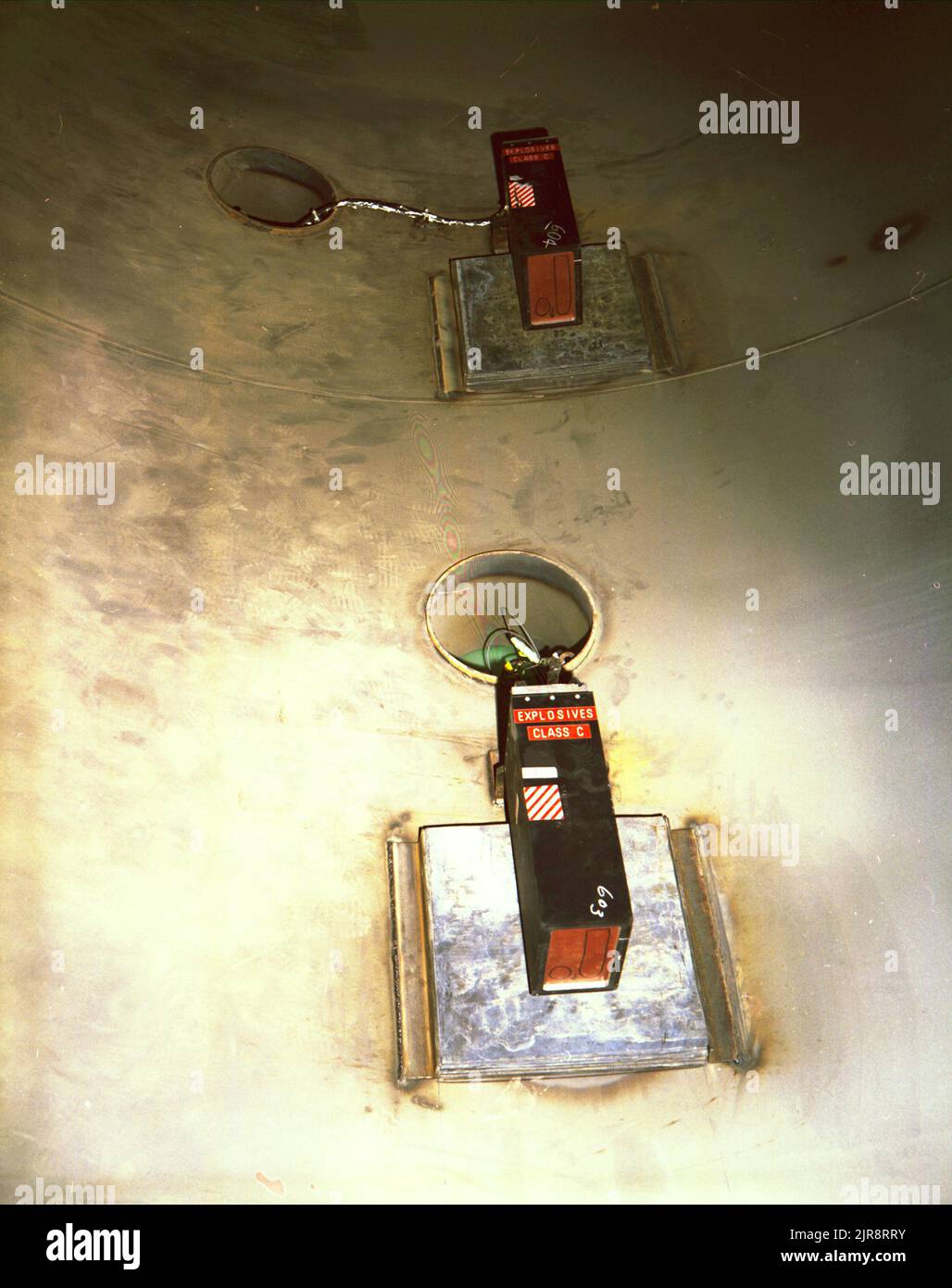 A760487 U12N POTENTI TUBI PER GENERATORI DI NEUTRONI EPIC PALMER NELSON (INGEGNERE DI PROGETTO) APR 6 76 EG&G/NTS PHOTO LAB DATA DI PUBBLICAZIONE: 4/6/1976 EDGERTON, GERMESHAUSEN & GRIER; EG&G; APPARECCHIATURE E STRUMENTI; ESPLOSIONI, NUCLEARE; ESPLOSIVI; GENERATORI; GENERATORI (ELETTRICI DI PICCOLE DIMENSIONI); STRUMENTI E ATTREZZATURE; POTENTE EPIC; NELSON, PALMER; TUBI PER GENERATORI DI NEUTRONI; NEVADA; SITO DI PROVA DEL NEVADA; NTS; TECNOLOGIA DELL'ENERGIA NUCLEARE; TEST NUCLEARI; TEST NUCLEARI; SITI DI PROVA; TUBI; TUBI, COMBUSTIONE; GALLERIE; UGT; SOTTOTERRA; TEST SOTTERRANEI; IMMAGINI STORICHE DEL POTENTE GENERATORE DI NEUTRONI EPIC. 1972 - 2012. Depar Foto Stock