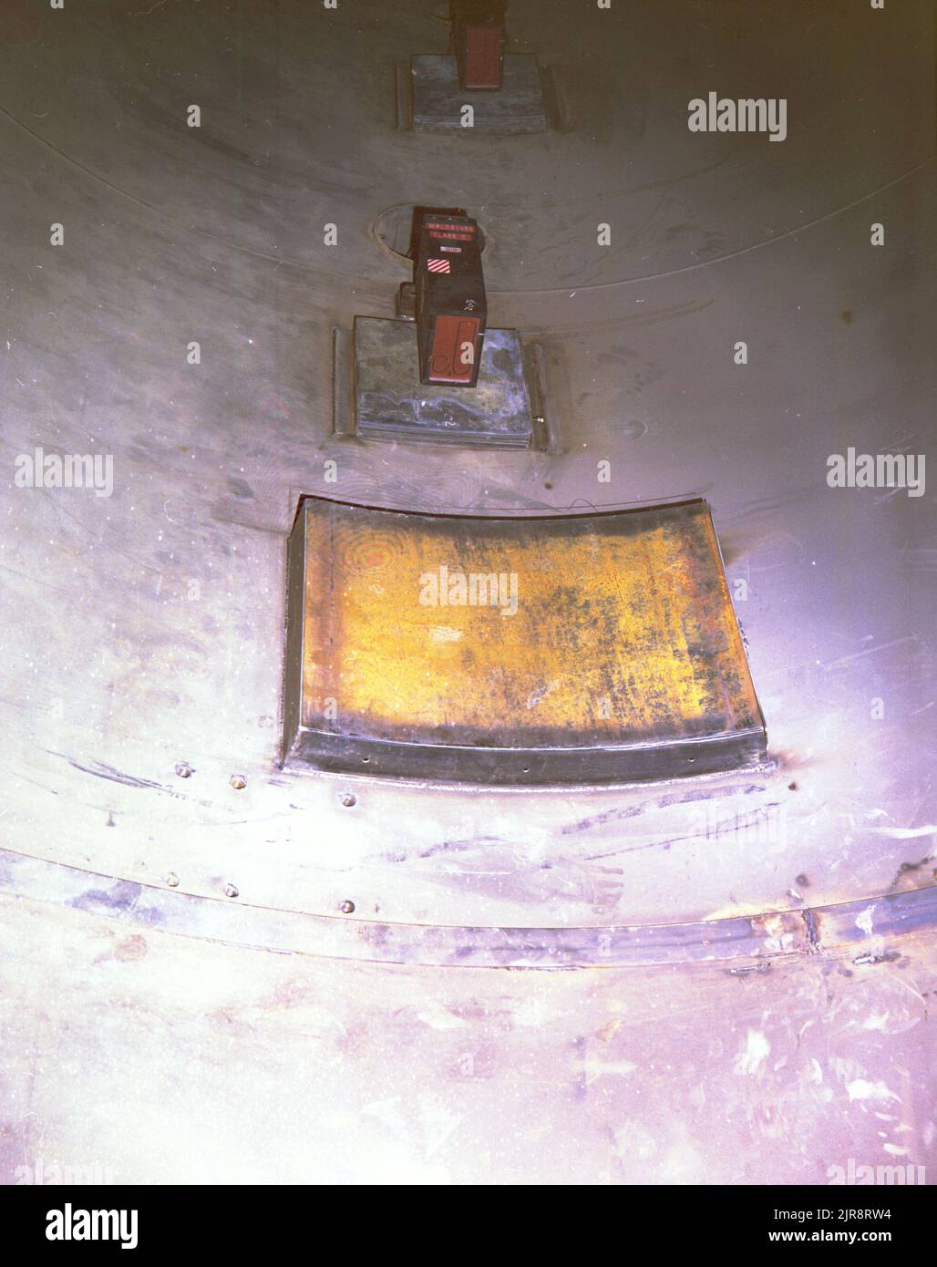 A760486 U12N POTENTI TUBI PER GENERATORI DI NEUTRONI EPIC PALMER NELSON (INGEGNERE DI PROGETTO) APR 6 76 EG&G/NTS PHOTO LAB DATA DI PUBBLICAZIONE: 4/6/1976 EDGERTON, GERMESHAUSEN & GRIER; EG&G; APPARECCHIATURE E STRUMENTI; GENERATORI (PICCOLI ELETTRICI); STRUMENTI E ATTREZZATURE; POTENTE EPIC; TUBI PER GENERATORI DI NEUTRONI; NEVADA; SITO DI TEST DEL NEVADA; NTS; TECNOLOGIA DELL'ENERGIA NUCLEARE; PROVE NUCLEARI; PROVE NUCLEARI; SITI DI PROVA; TUBI, COMBUSTIONE; GALLERIE; UGT; SOTTERRANEI; PROVE SOTTERRANEE; IMMAGINI STORICHE DEL POTENTE GENERATORE DI NEUTRONI EPIC. 1972 - 2012. Dipartimento di energia. Amministrazione nazionale della sicurezza nucleare. Fotograp Foto Stock