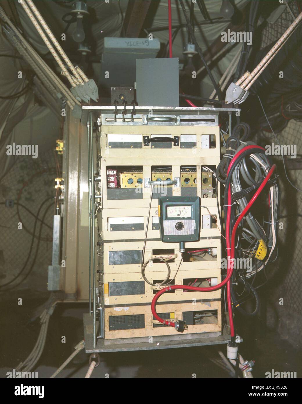 A740356 U12N MING BLADE POST SHOT EXPERIMENTS ARTHUR (PROJECT ENGINEER) GIU 24 74EG&G/NTS PHOTO LAB DATA DI PUBBLICAZIONE: 6/24/1974 CAVI COASSIALI; COLLEGATI; CAVI; EDGERTON, GERMESHAUSEN & GRIER; EG&G; CALIBRI; TEST LAMA MING; NEVADA; SITO DI TEST DEL NEVADA; NTS; TECNOLOGIA DELL'ENERGIA NUCLEARE; TEST NUCLEARI; POST SHOT; ESPERIMENTI POST-SHOT; RACK; IMPILATI; SITI DI TEST; TUNNEL; UGT; EFFETTI ARMA; FILI immagini storiche. 1972 - 2012. Dipartimento di energia. Amministrazione nazionale della sicurezza nucleare. Fotografie relative al test delle armi nucleari presso il sito di test del Nevada. Foto Stock