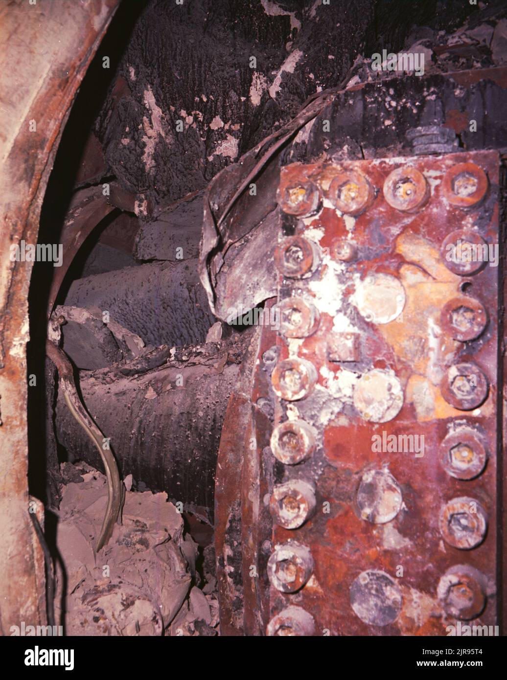 A730307 U12E RECUPERO HFR TOM HUNTER (PROJECT ENGINEER) NOV 14 73 EG&G/NTS PHOTO LAB DATA DI PUBBLICAZIONE: 11/14/1973 DAMAGES; EDGERTON, GERMESHAUSEN & GRIER; EG&G; HFR; RECUPERO DI HFR; ELEVATA FLUENCE; ELEVATO RECUPERO DI FLUENCE; NEVADA; SITO DI TEST DEL NEVADA; NTS; TECNOLOGIA DELL'ENERGIA NUCLEARE; ESPLOSIONI NUCLEARI; PROVE NUCLEARI; PROVE NUCLEARI; ARMI NUCLEARI; RECUPERO; SITI DI PROVA; GALLERIE; UGT; PROVE SOTTERRANEE; ARMI e ARMAMENTI immagini storiche. 1972 - 2012. Dipartimento di energia. Amministrazione nazionale della sicurezza nucleare. Fotografie relative al test delle armi nucleari presso il sito di test del Nevada. Foto Stock