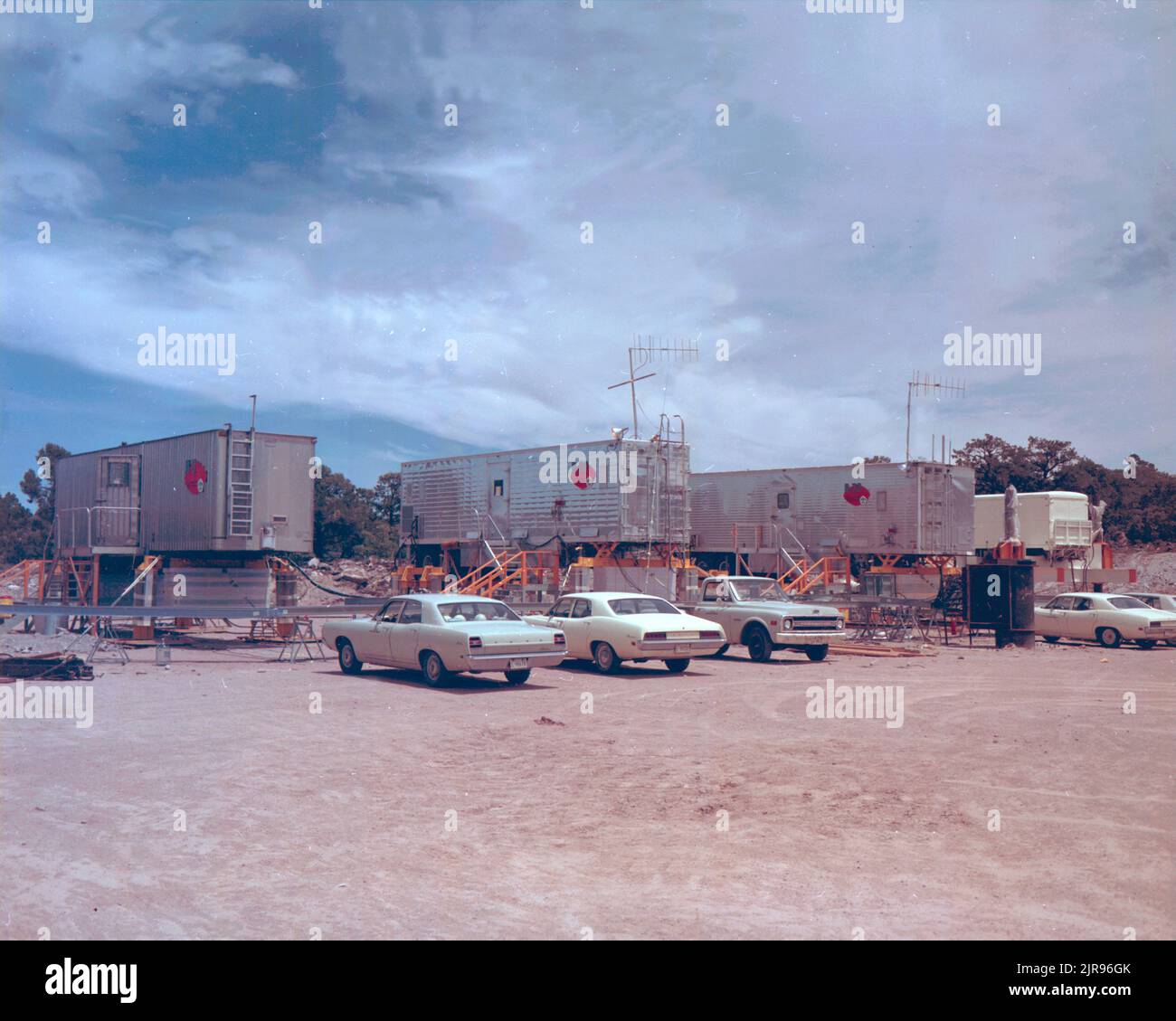 A730149 U12E DIDO QUEEN TRAILER PARK P. NELSON (PROJECT ENGINEER) MAGGIO 30 73 EG&G/NTS PHOTO LAB DATA DI PUBBLICAZIONE: 5/30/1973 CARS; DIDO QUEEN TEST; EDGERTON, GERMESHAUSEN & GRIER; EG&G; NEVADA; NEVADA TEST SITE; NTS; TECNOLOGIA DELL'ENERGIA NUCLEARE; ESPLOSIONI NUCLEARI; TEST NUCLEARI; TEST NUCLEARI; SITI DI TEST; PARCHEGGIO PER RIMORCHI; PARCHEGGI PER RIMORCHI; RIMORCHI; GALLERIE; UGT; TEST SOTTERRANEI; EFFETTI DELLE ARMI IMMAGINI STORICHE. 1972 - 2012. Dipartimento di energia. Amministrazione nazionale della sicurezza nucleare. Fotografie relative al test delle armi nucleari presso il sito di test del Nevada. Foto Stock