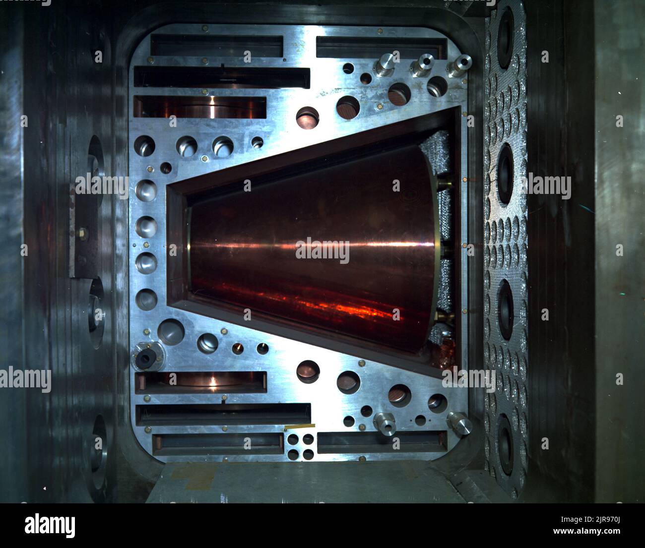 A730143 U12E TAGLIERINA HFR HAP HOWELL (PROJECT ENGINEER) APRILE 24 73 LABORATORIO FOTOGRAFICO EG&G/NTS DATA DI PUBBLICAZIONE: 4/24/2003 TAGLIERINE; EDGERTON, GERMESHAUSEN & GRIER; EG&G; HFR; HFR (FLUSSO DI RAGGI X); RECUPERO HFR; NEVADA; SITO DI TEST NEVADA; NTS; TECNOLOGIA DELL'ENERGIA NUCLEARE; ESPLOSIONI NUCLEARI; PROVE NUCLEARI; PROVE NUCLEARI; SITI DI PROVA; UGT; TEST SOTTERRANEI; IMMAGINI STORICHE DELLA TAGLIERINA PER COOKIE HFR. 1972 - 2012. Dipartimento di energia. Amministrazione nazionale della sicurezza nucleare. Fotografie relative al test delle armi nucleari presso il sito di test del Nevada. Foto Stock