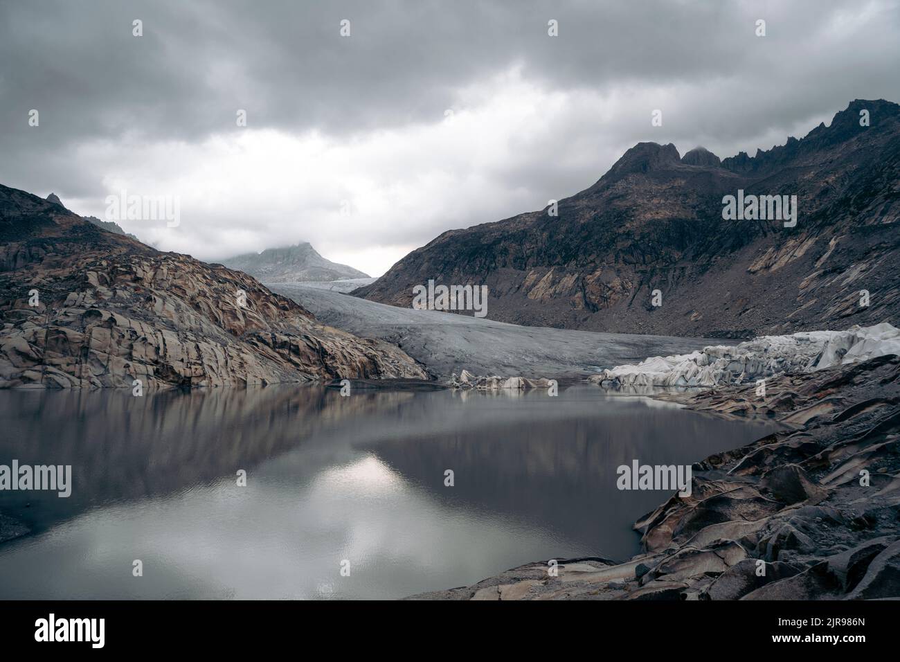 Il ghiacciaio Rhône è un ghiacciaio delle Alpi svizzere, la sorgente del fiume Rhône e uno dei principali contributori del lago di Ginevra. Foto Stock