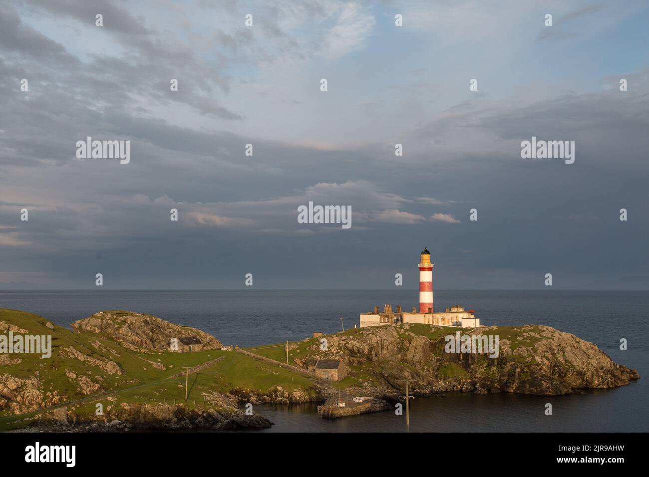 Eilean Glas Lighthouse in Evening Light, Scalpay, Isola di Scalpay, Ebridi, Ebridi esterne, Western Isles, Scozia, Regno Unito Foto Stock