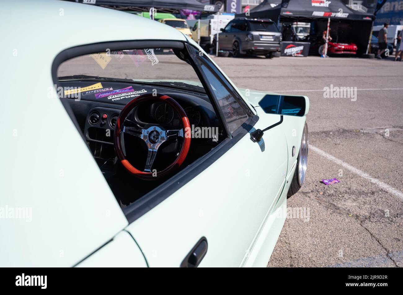 Un dettaglio di una vettura sportiva giapponese Mazda MX-5 Miata sintonizzata Foto Stock